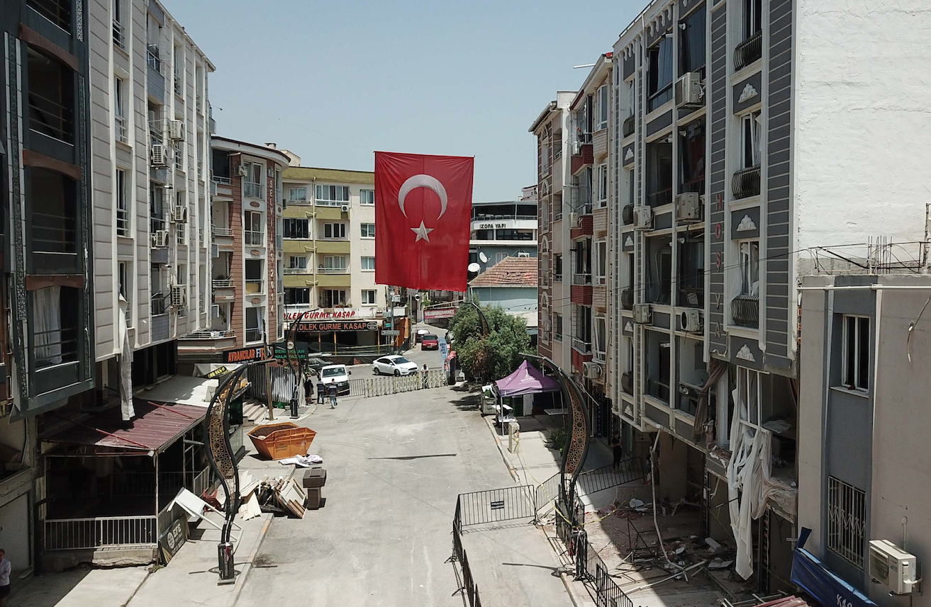 Patlamanın olduğu sokakta temizlik ve onarım