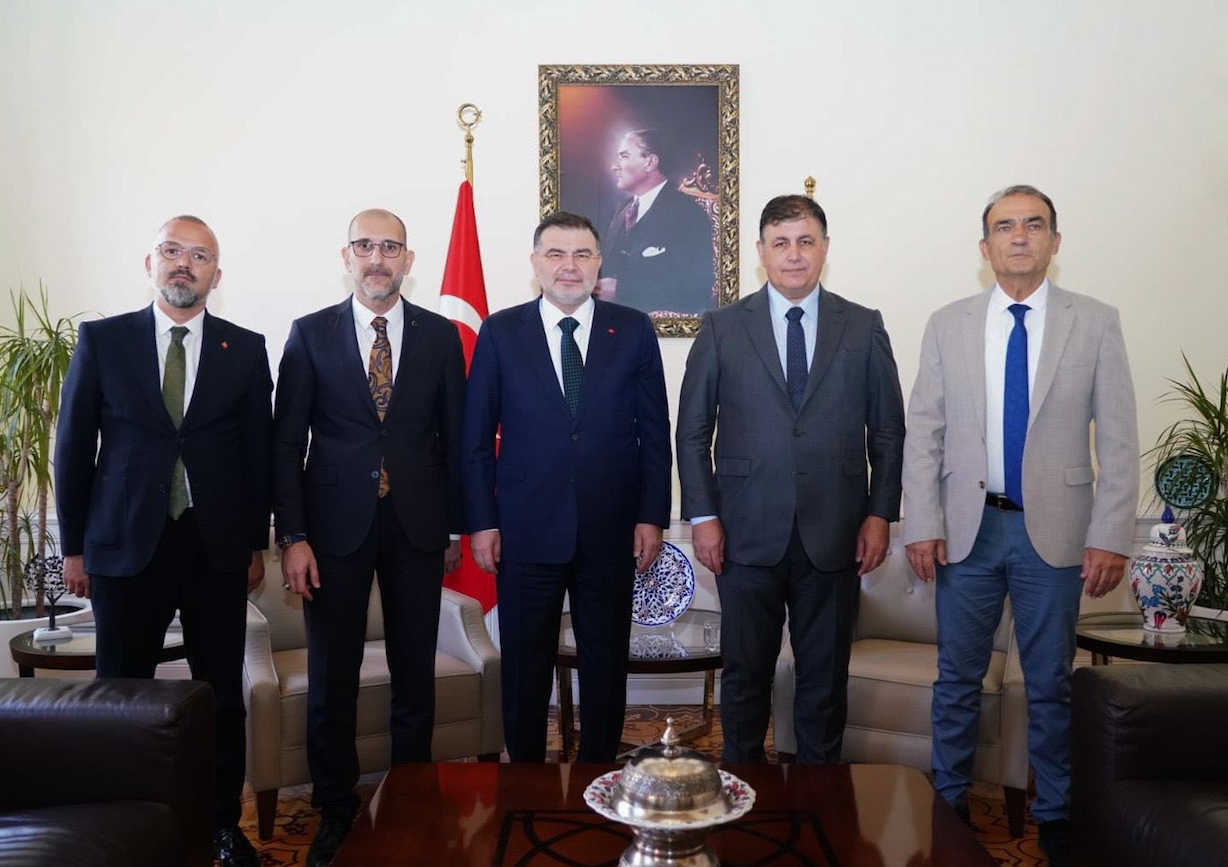 AK Parti'den Tugay'a iade-i ziyaret