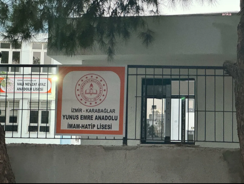 Vali Nevzat Ayaz Anadolu Lisesi'nin yeni binasının imam Hatip Lisesi'ne devrine tepki
