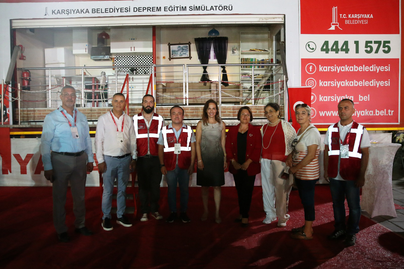 Karşıyaka Belediyesi’nden fuar ziyaretçilerine deprem eğitimi