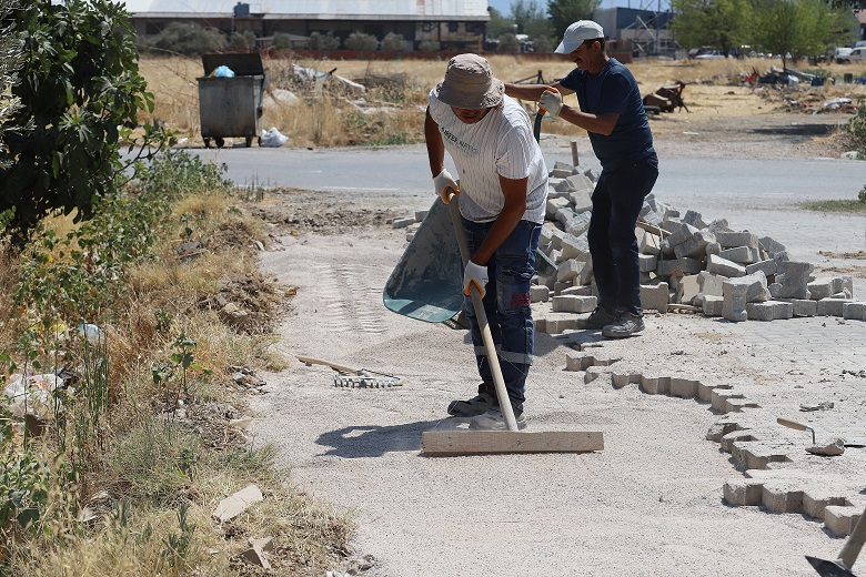 Menderes’te Yol Seferberliği