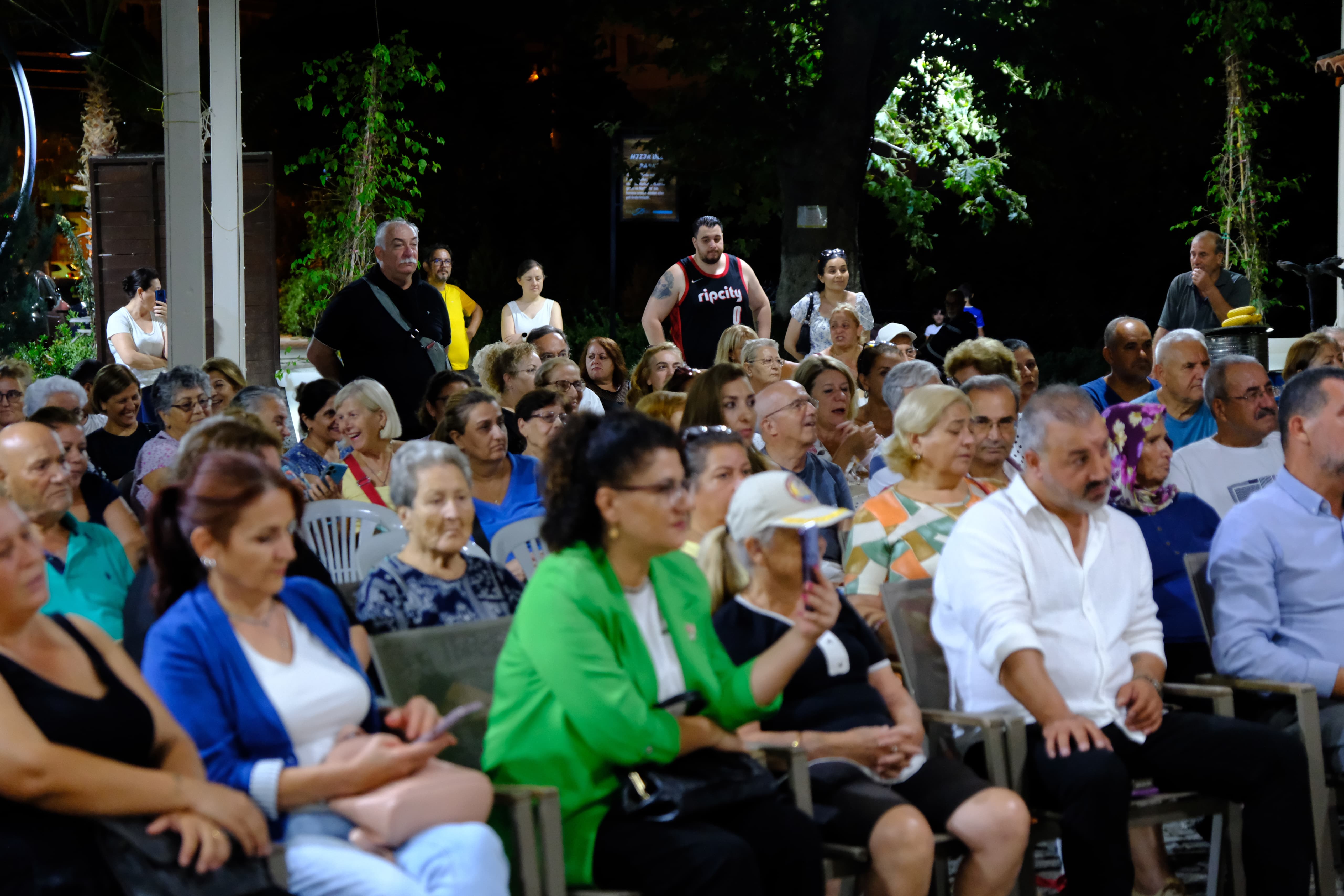 NARLIDERE’DE MÜZİK KONUŞTU: SONER BEKTAŞ KONSERİNE YOĞUN İLGİ