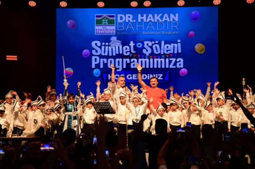 Berdan Mardini şölene gitti, belediye başkanından sünnet derilerini istedi