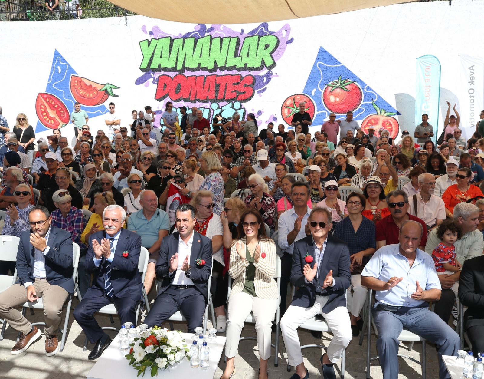 Yamanlar Domates Şenliği Karşıyaka’ya renk kattı