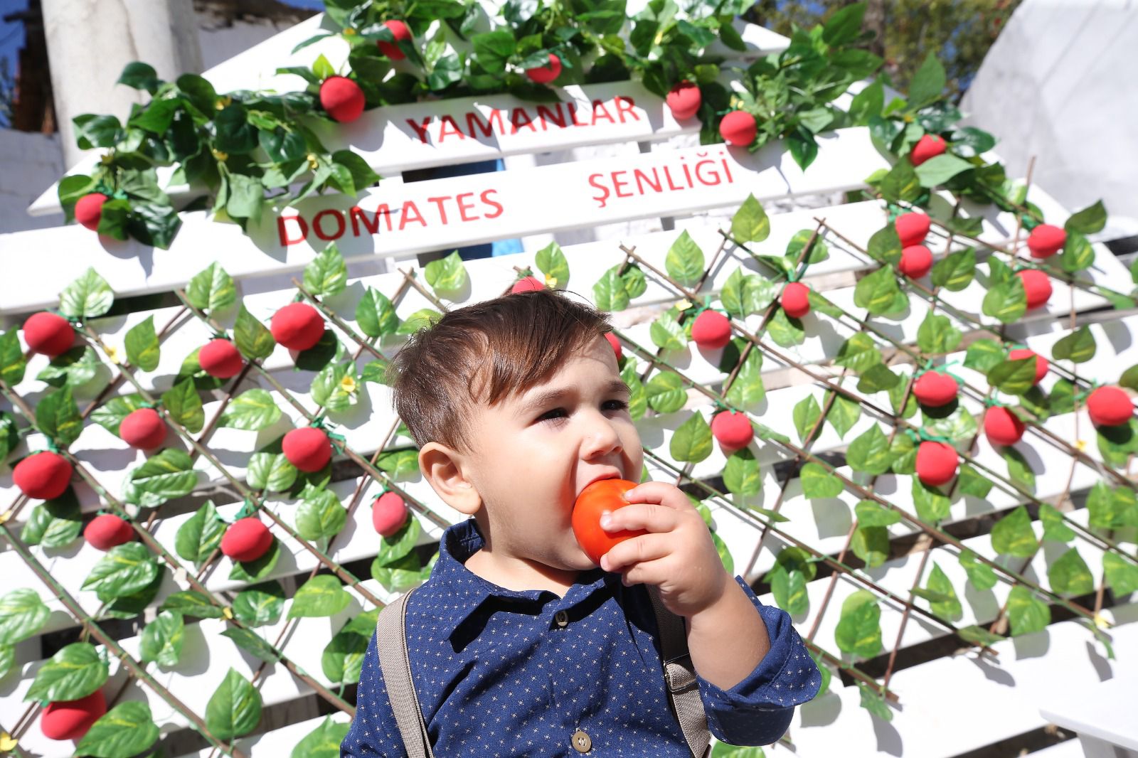 Yamanlar Domates Şenliği Karşıyaka’ya renk kattı