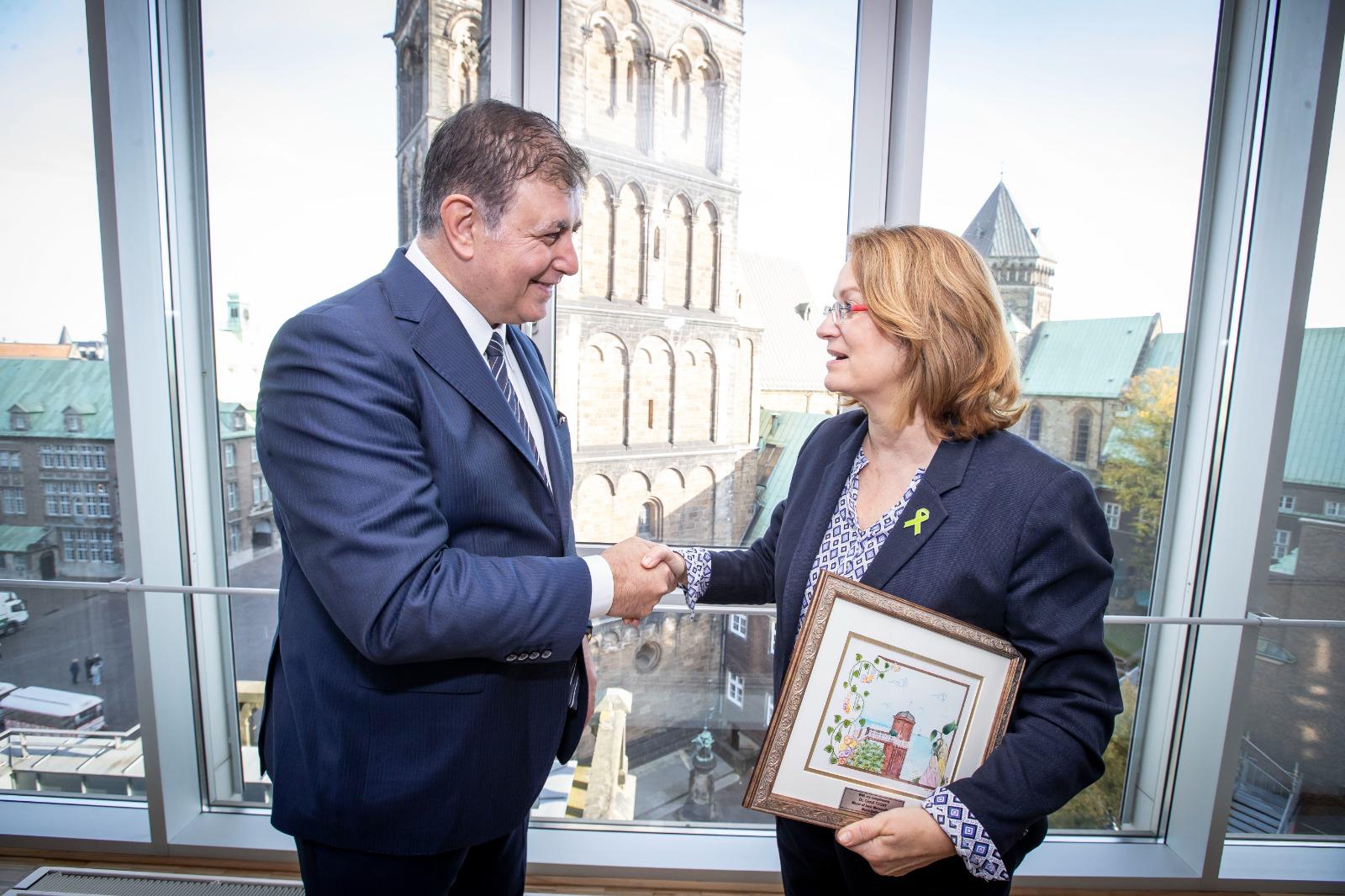 Başkan Tugay ve İzmir heyeti Almanya’da önemli temaslarda bulundu