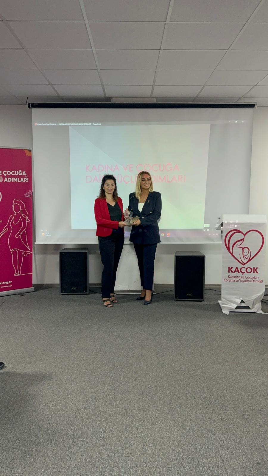 İzmir'de KAÇOK’dan "Kadına ve Çocuğa Dair Güçlü Adımlar!" semineri