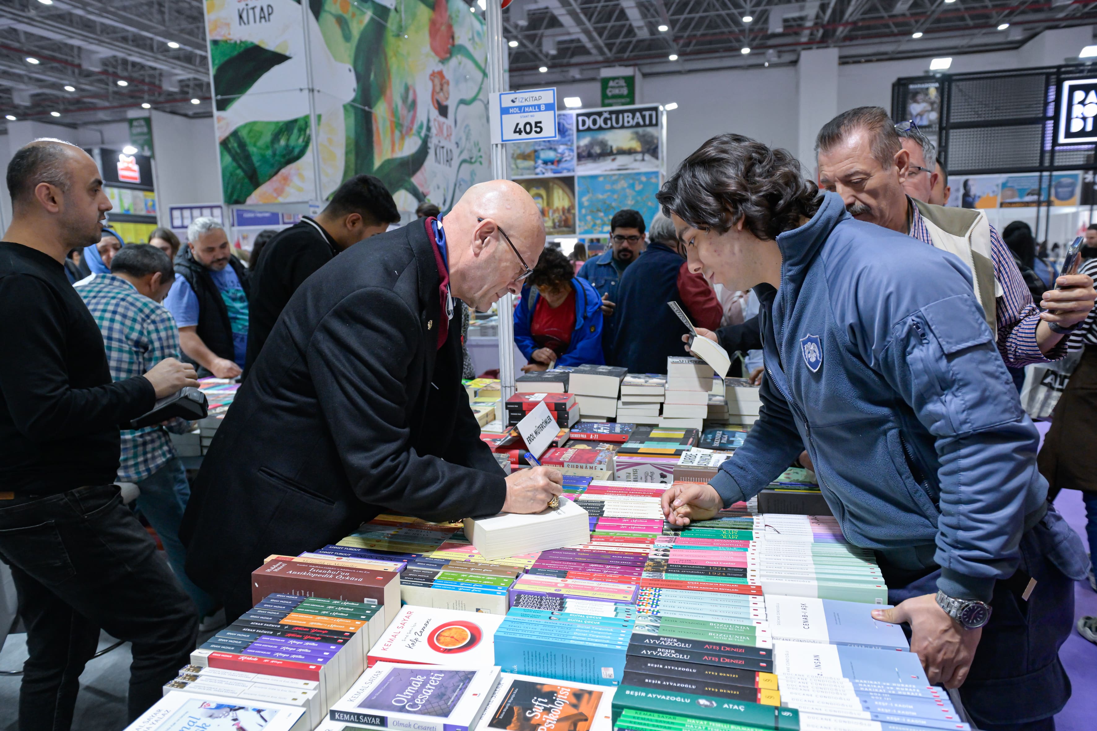 İZKİTAP hafta sonunda on binleri ağırladı