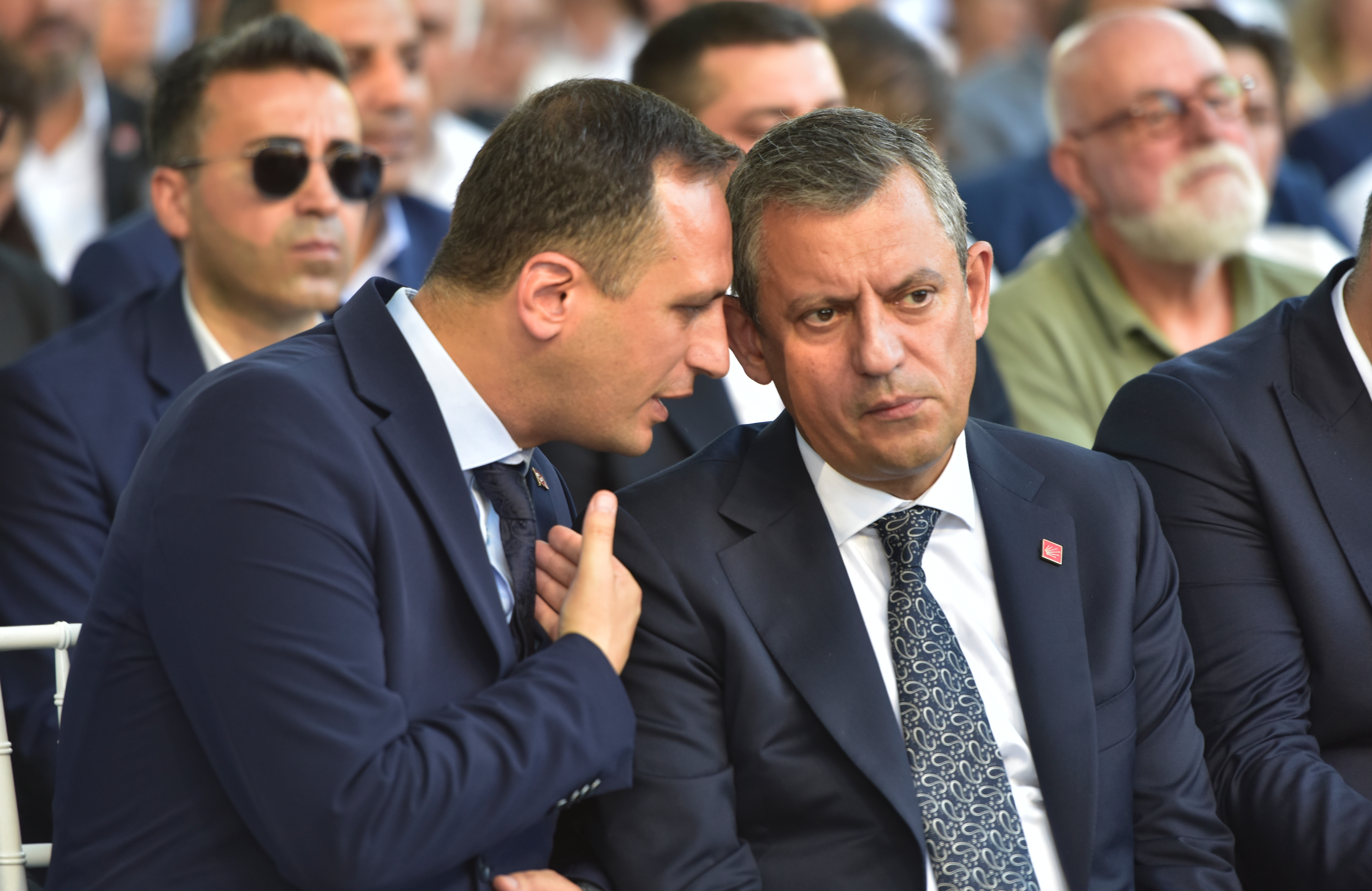 Özgür Özel'in çağrısı Bornova'da karşılık buldu