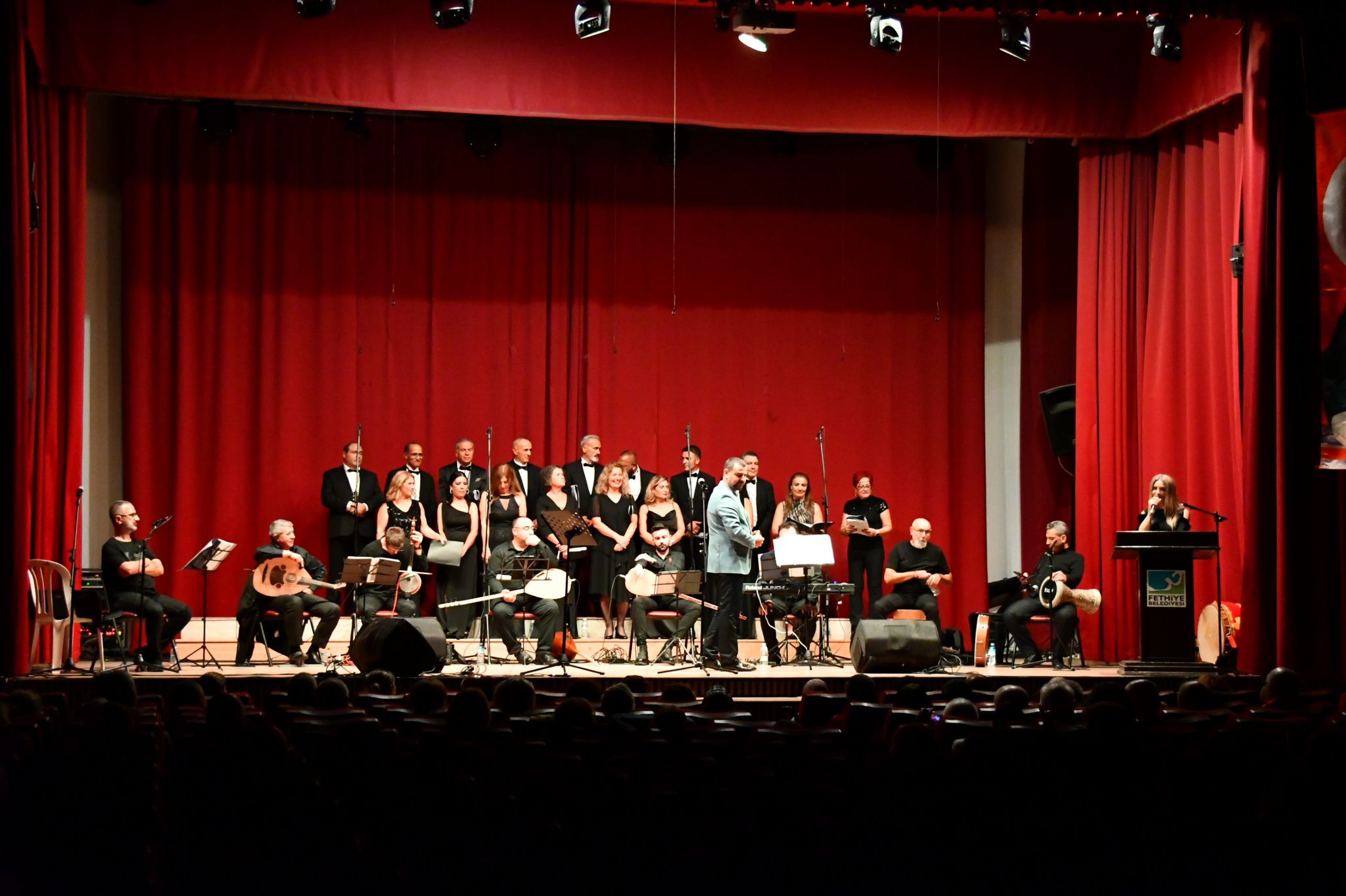 Çeşme Belediyesi Türk Halk Müziği Korosu Fethiye’de büyüledi