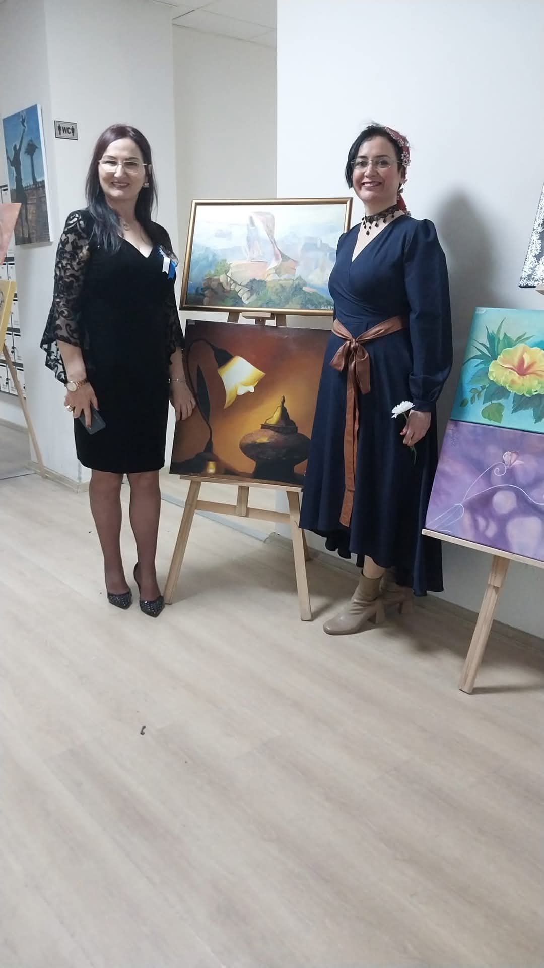 Karşıyaka'da Sanat Dolu Etkinlik: Şule Becer'in Resim Sergisi Açıldı