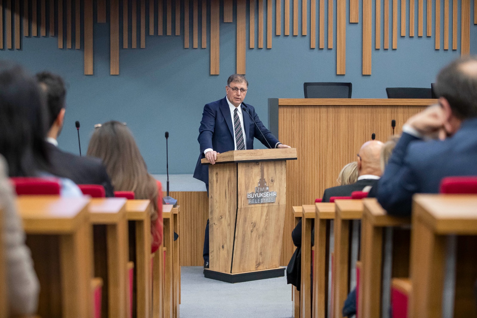 İzmir, yaşanabilir, dayanıklı ve refah seviyesi yüksek bir kent olacak