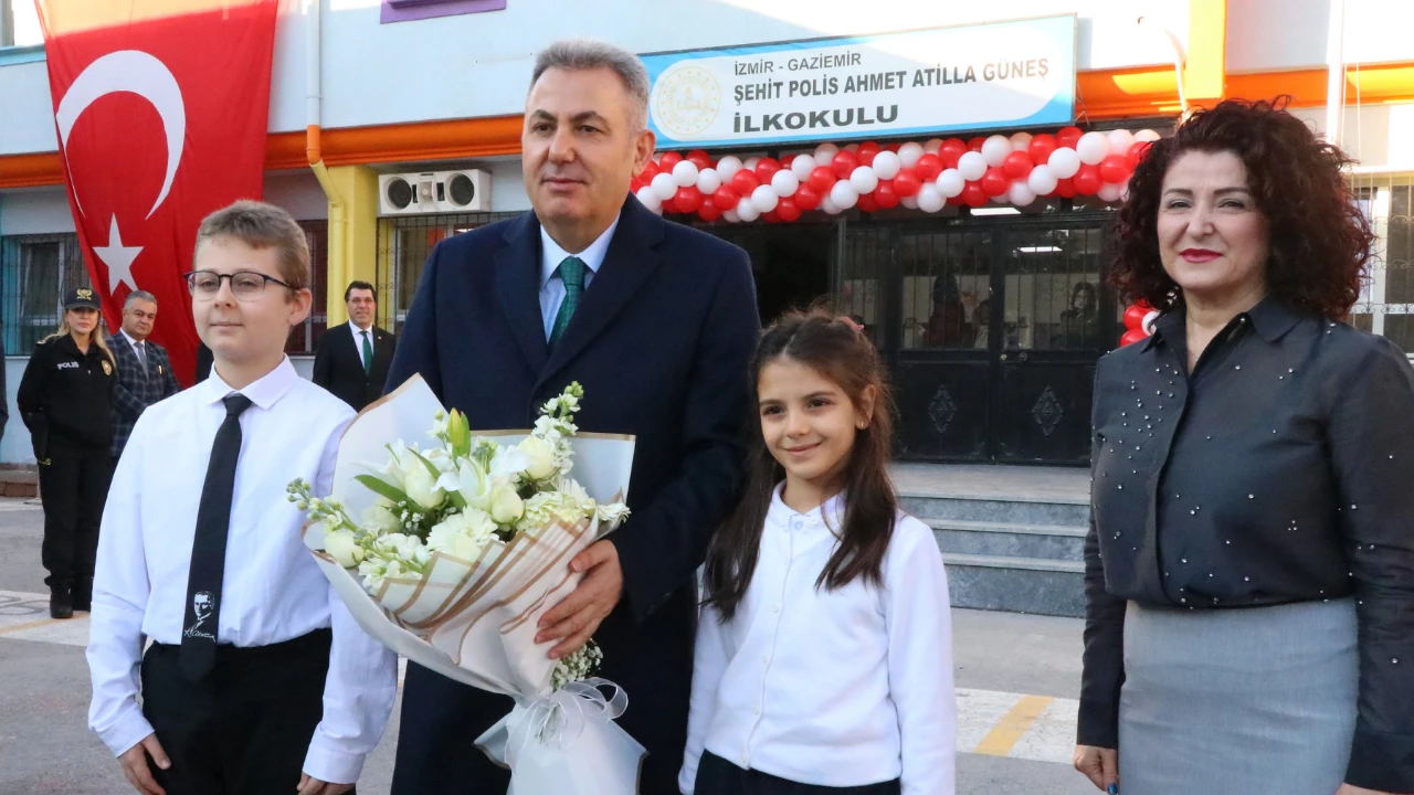 İzmir Valisi Süleyman Elban'dan Karne Günü Ziyareti