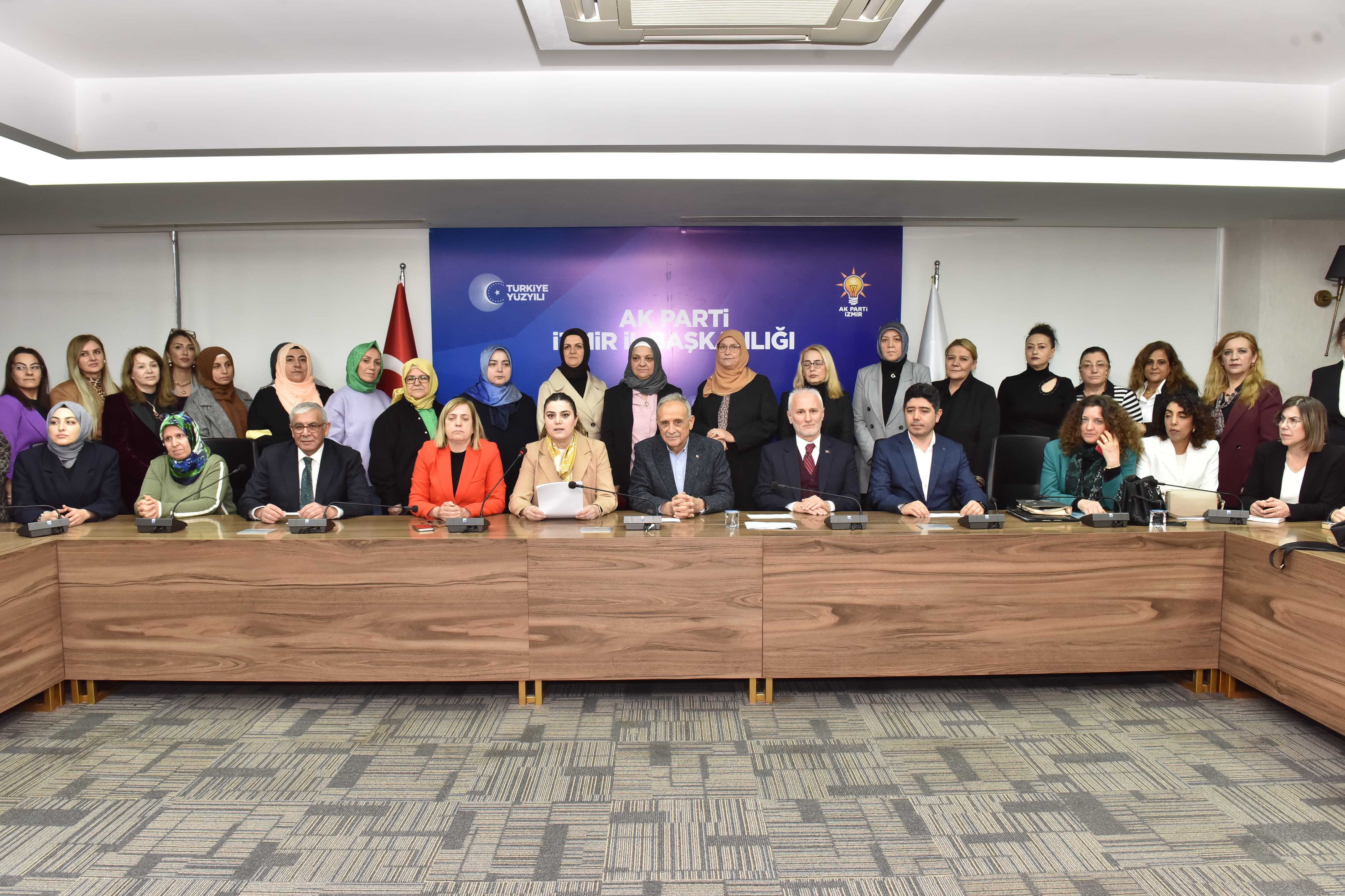 AK Parti İzmir'den 28 Şubat açıklaması; ‘’1000 yıl sürecek projeler dayatanlar en net cevabı yine milletin kendisinden sandıkta aldılar’’
