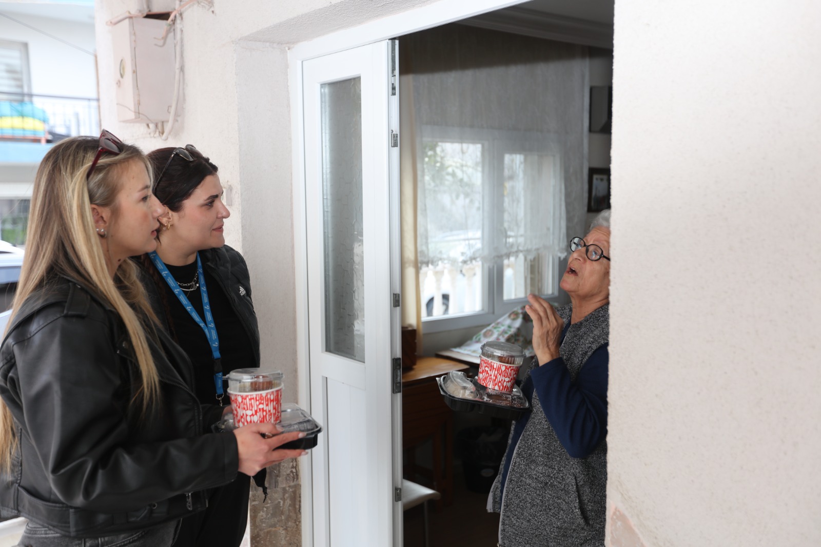 Güzelbahçe Belediyesi’nden Evlere İftar Servisi