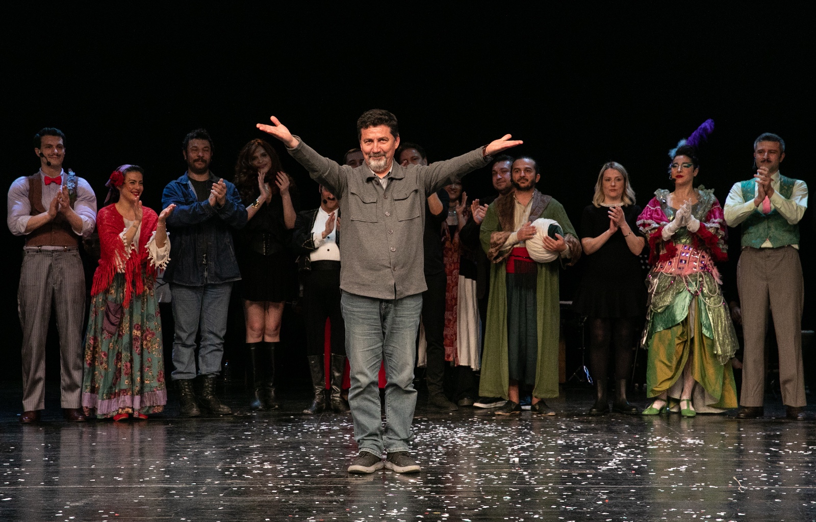 "Demokrasi Gemisi" demir aldı