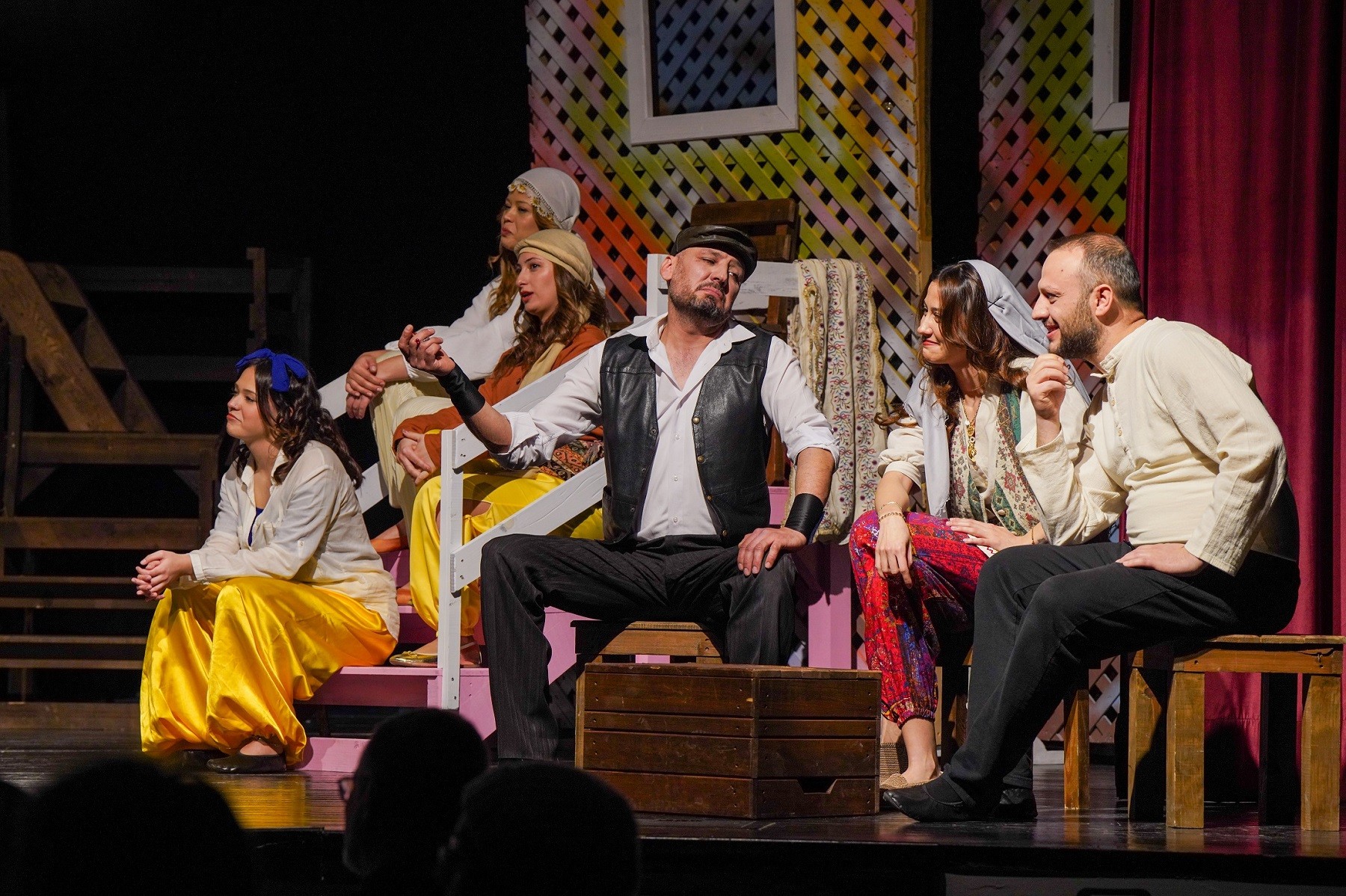 Taşlamalar oyunu Gaziemir’de kahkaha tufanı estirdi