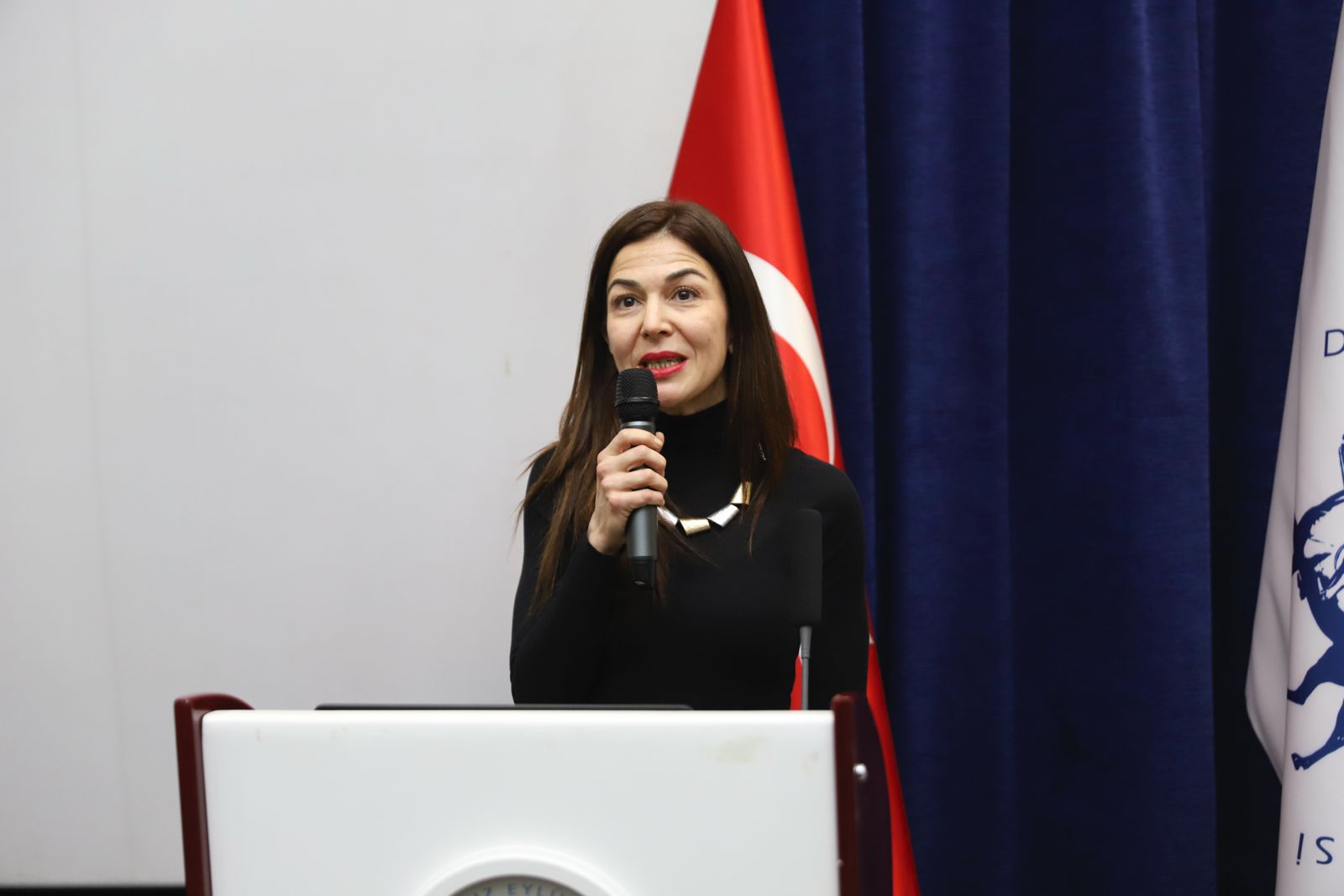 DEÜ'DE 'ÖĞRETİM YETKİNLİKLERİNİ GELİŞTİRME PROGRAMI' TAMAMLANDI