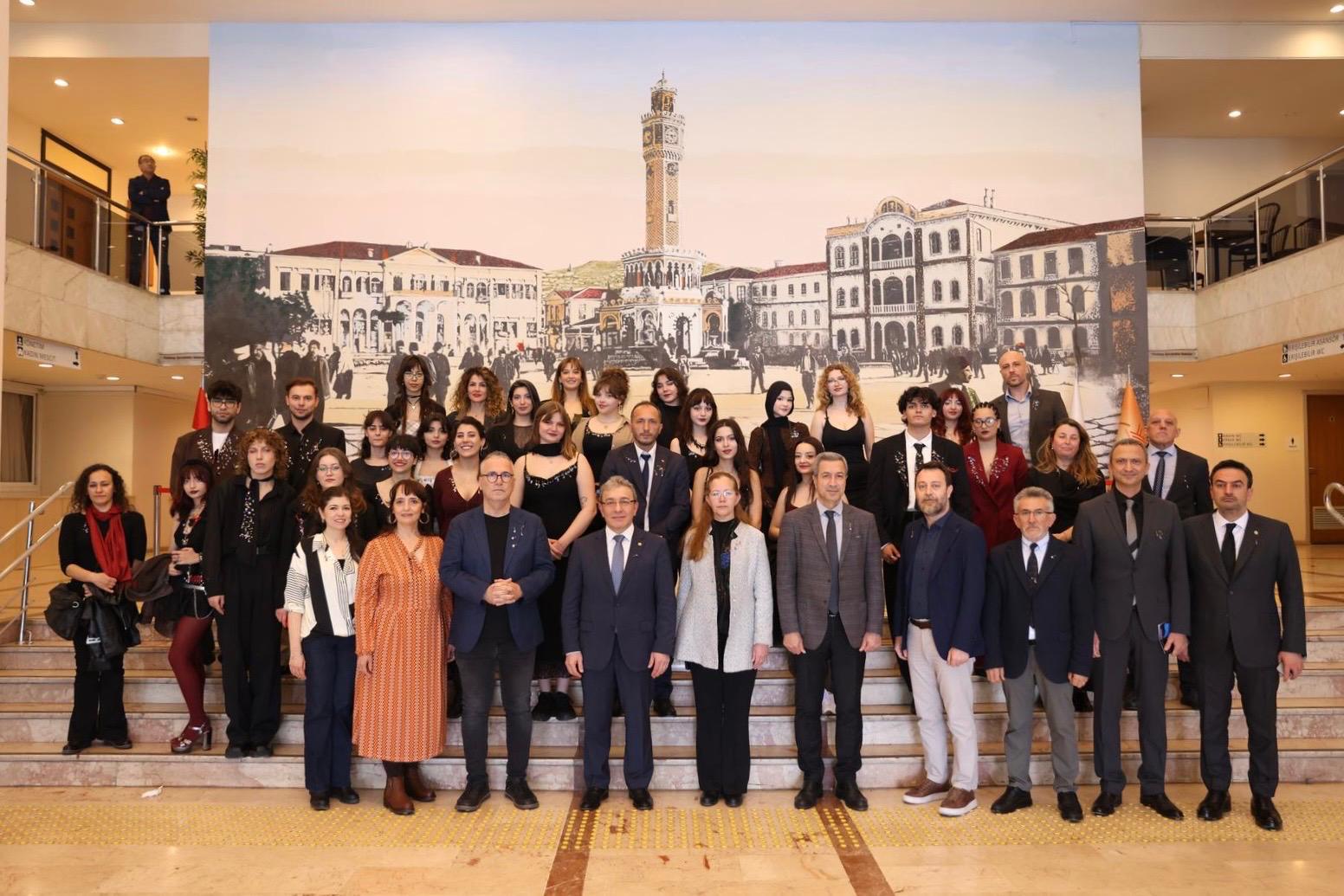 DEÜ'DE TİYATRO COŞKUSU: MUHSİN ERTUĞRUL VE SUAT TAŞER ÖDÜLLERİ SAHİPLERİNİ BULDU