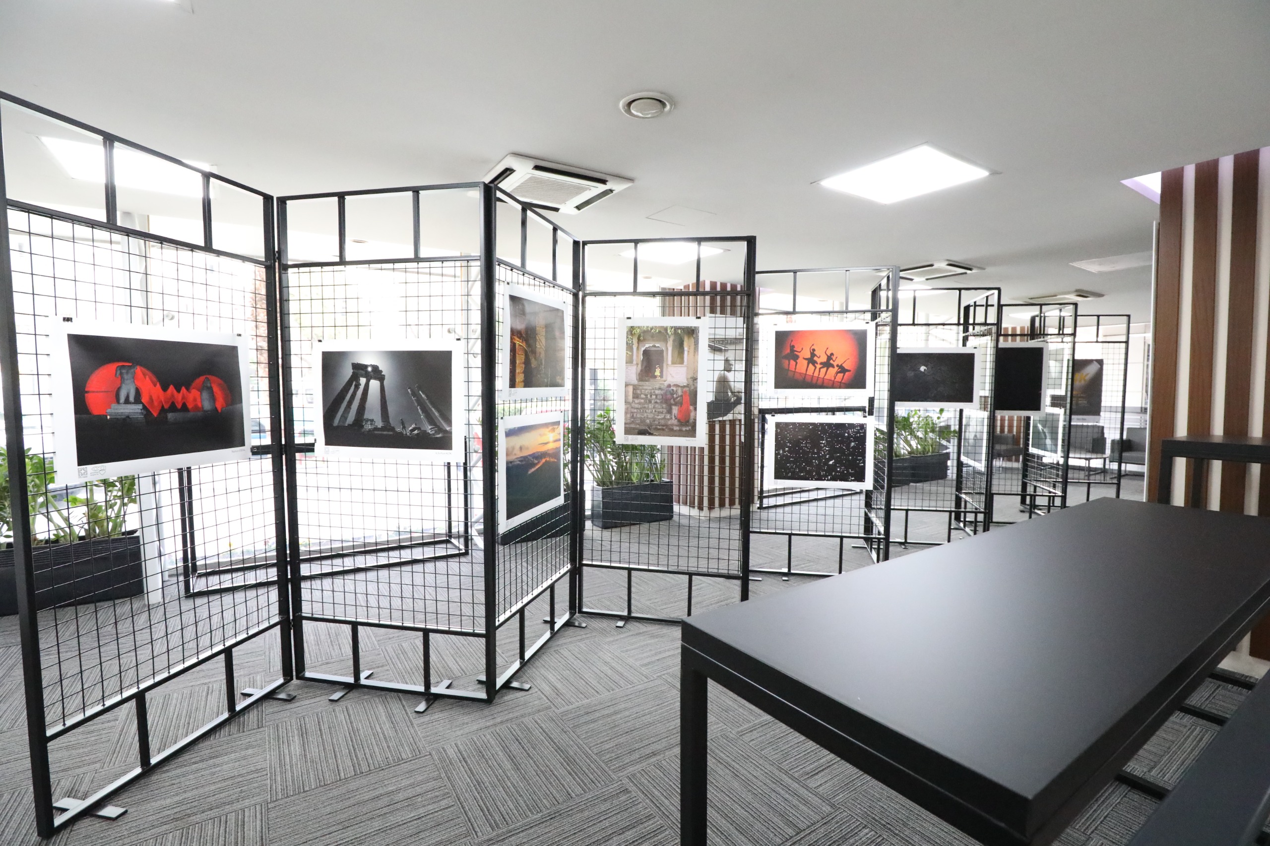 Karşıyaka Belediyesi’nde vatandaşlara sanatsal karşılama