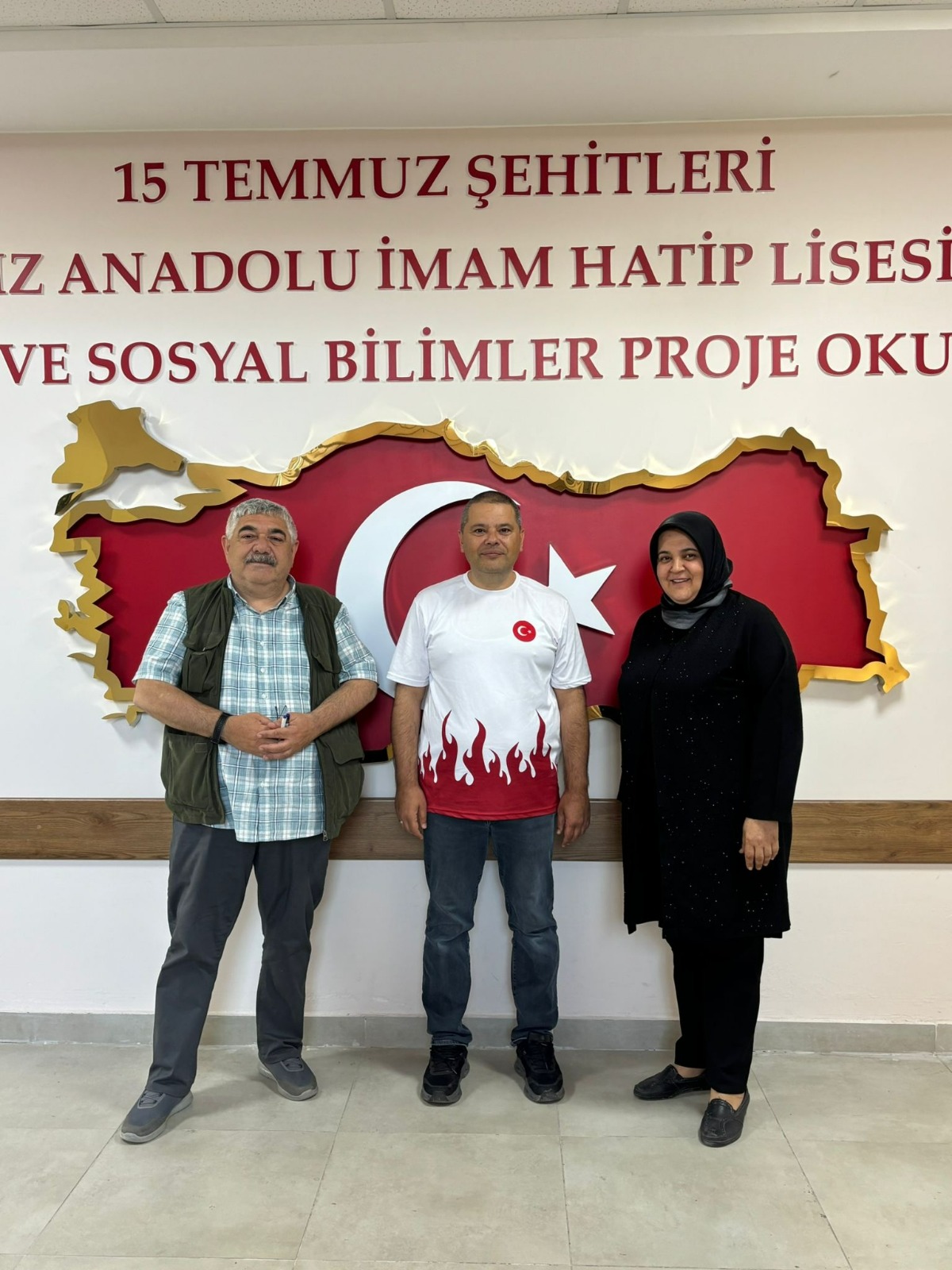 BAĞIMLILIKLA MÜCADELE BİLGİLENDİRME TOPLANTISININ BUGÜNKÜ ADRESİ KONAK 15 TEMMUZ DEMOKRASİ ŞEHİTLERİ KIZ ANADOLU İMAM HATİP LİSESİ VE PROJE OKULUYDU