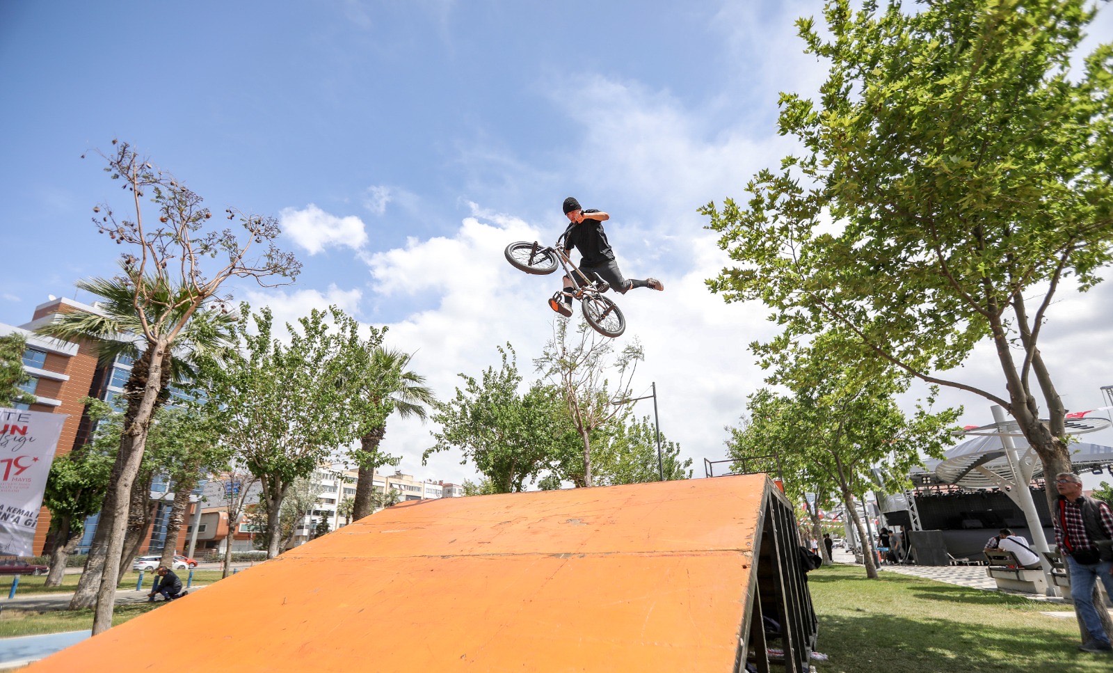 Bayraklı’da gençler Gençlik ve Spor Festivali’nde buluştu