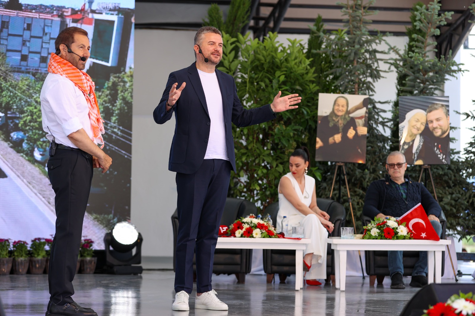 Buca’nın Zeki-Metin Amfi Tiyatrosu’na görkemli açılış