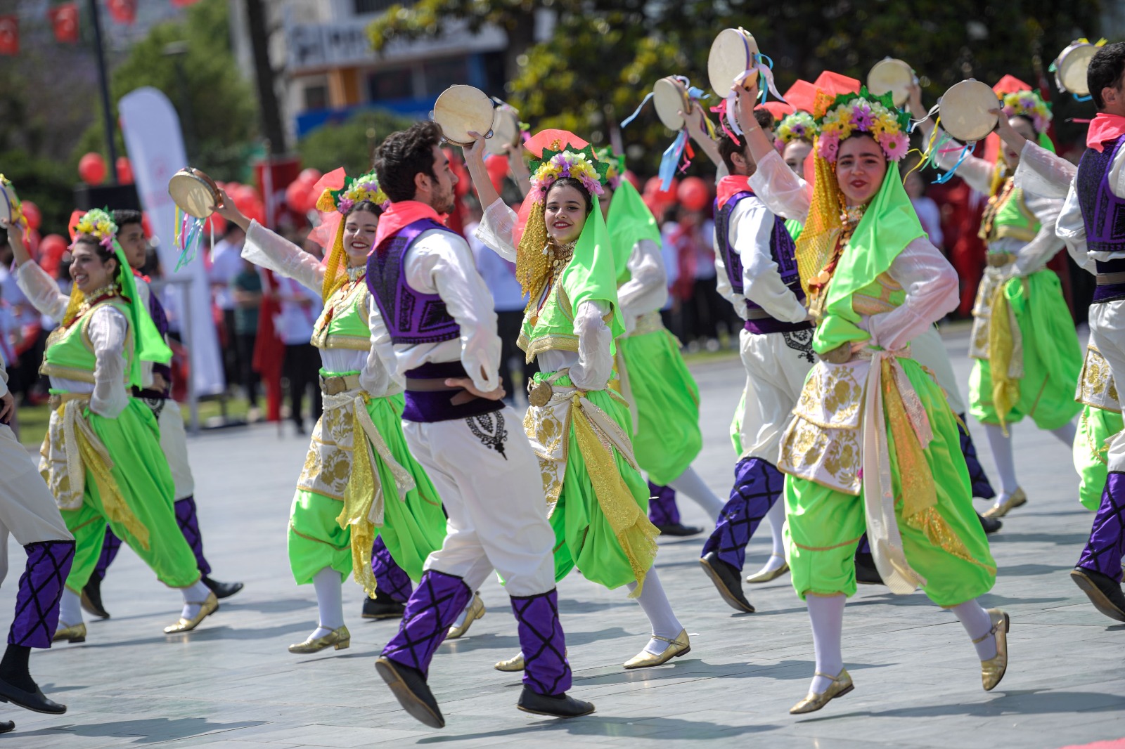 19 Mayıs coşkusu İzmir'i sardı