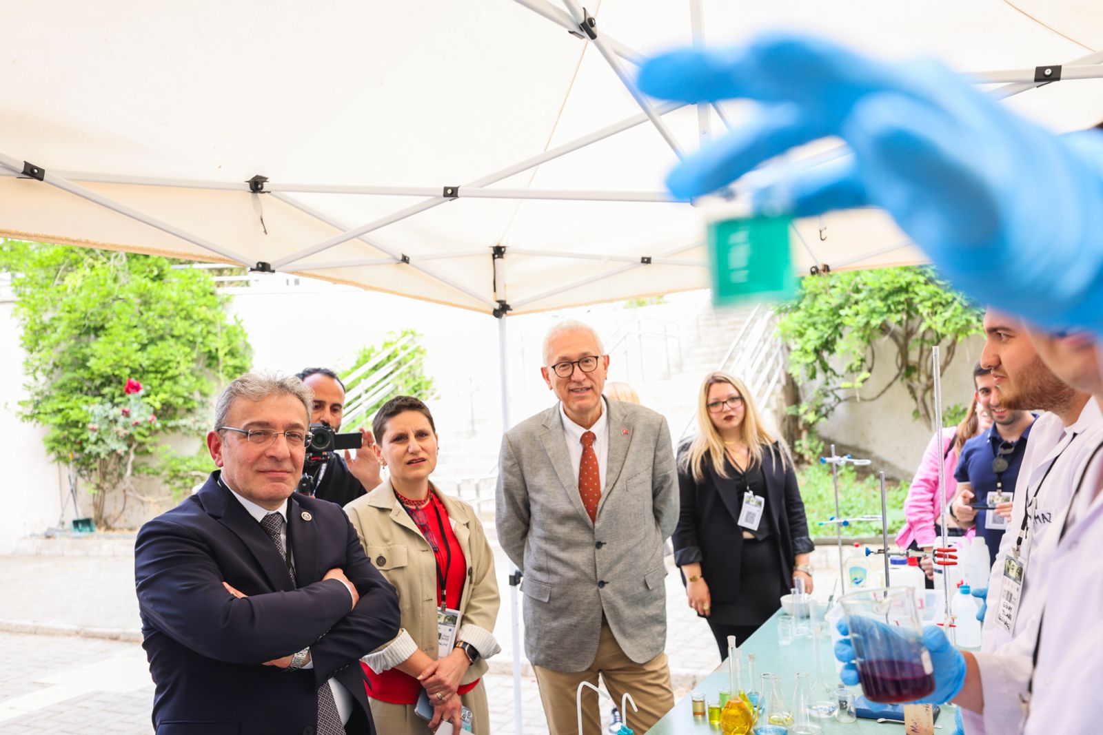 DEÜ'DE GENÇLİK SEMPOZYUMU VE BİLİM SANAT ŞENLİĞİ COŞKUSU