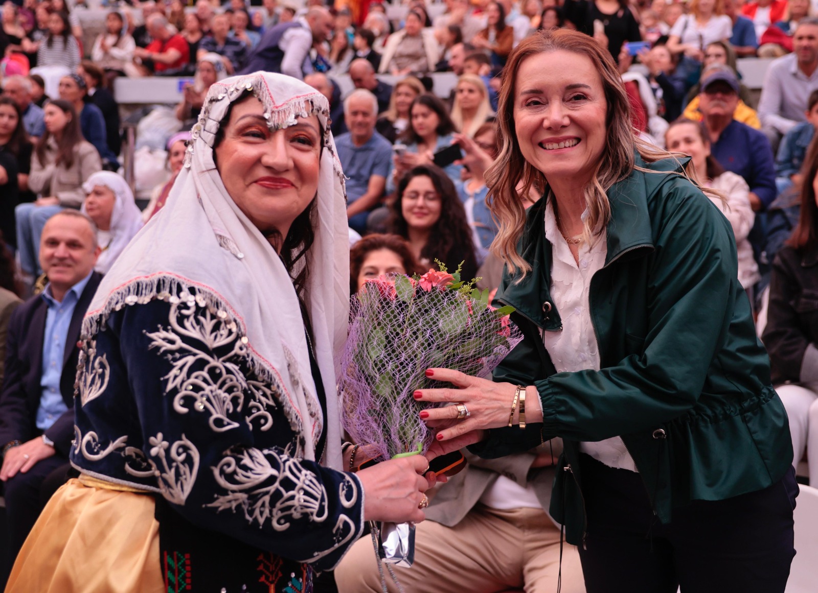 Konak’ta halk oyunları rüzgarı esti