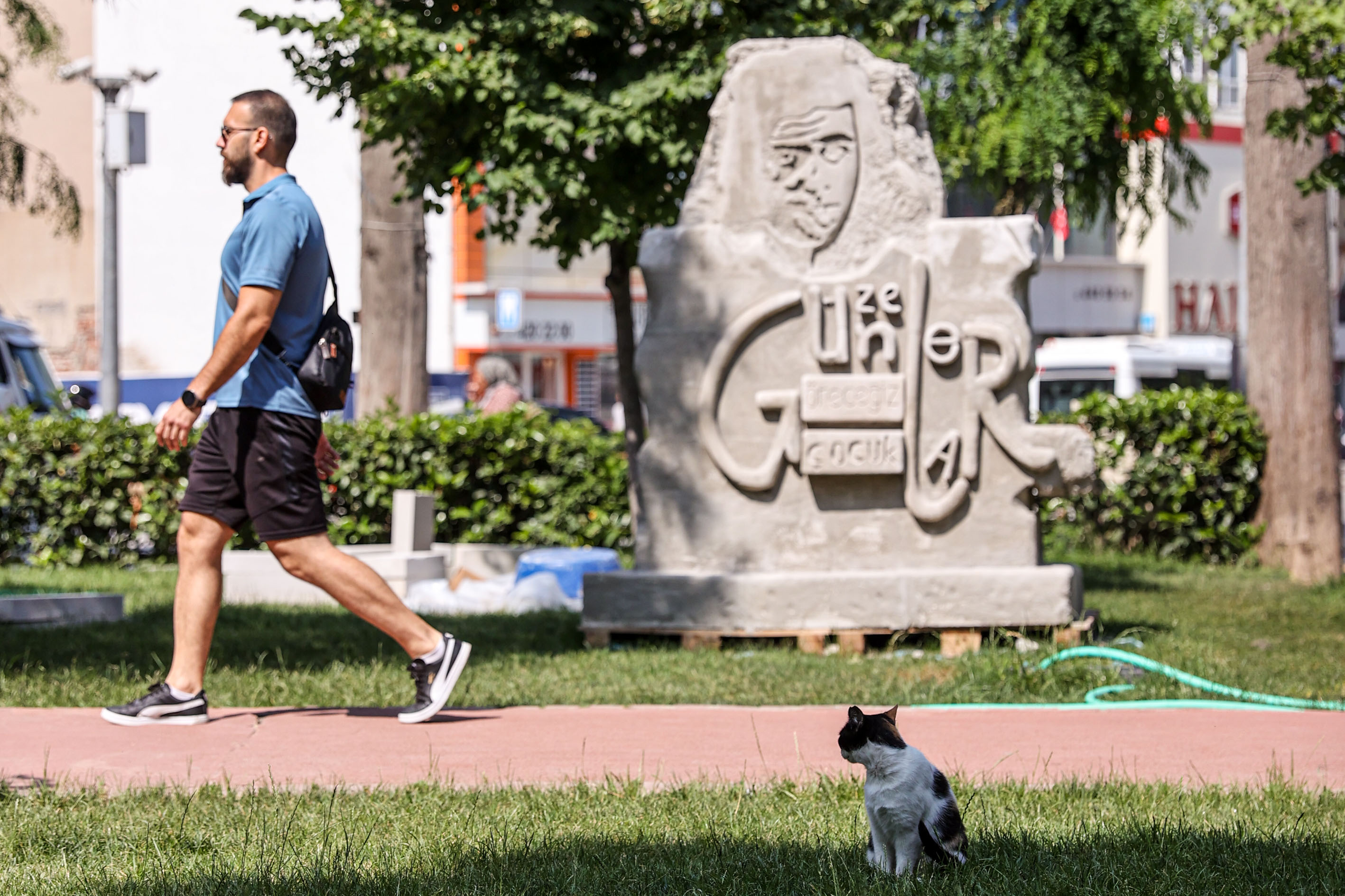 Buca’ya Edip Akbayram anısına heykel