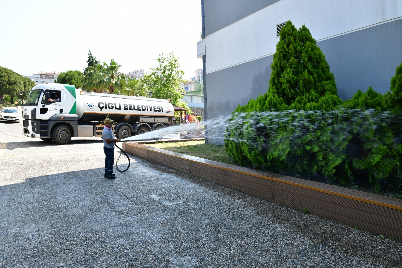 Çiğli’ye hizmette; eşitlik ve hızdan ödün yok Belediye Başkanı Onur Emrah Yıldız; “ Her mahallemize dokunuyor, her sese kulak veriyoruz.”