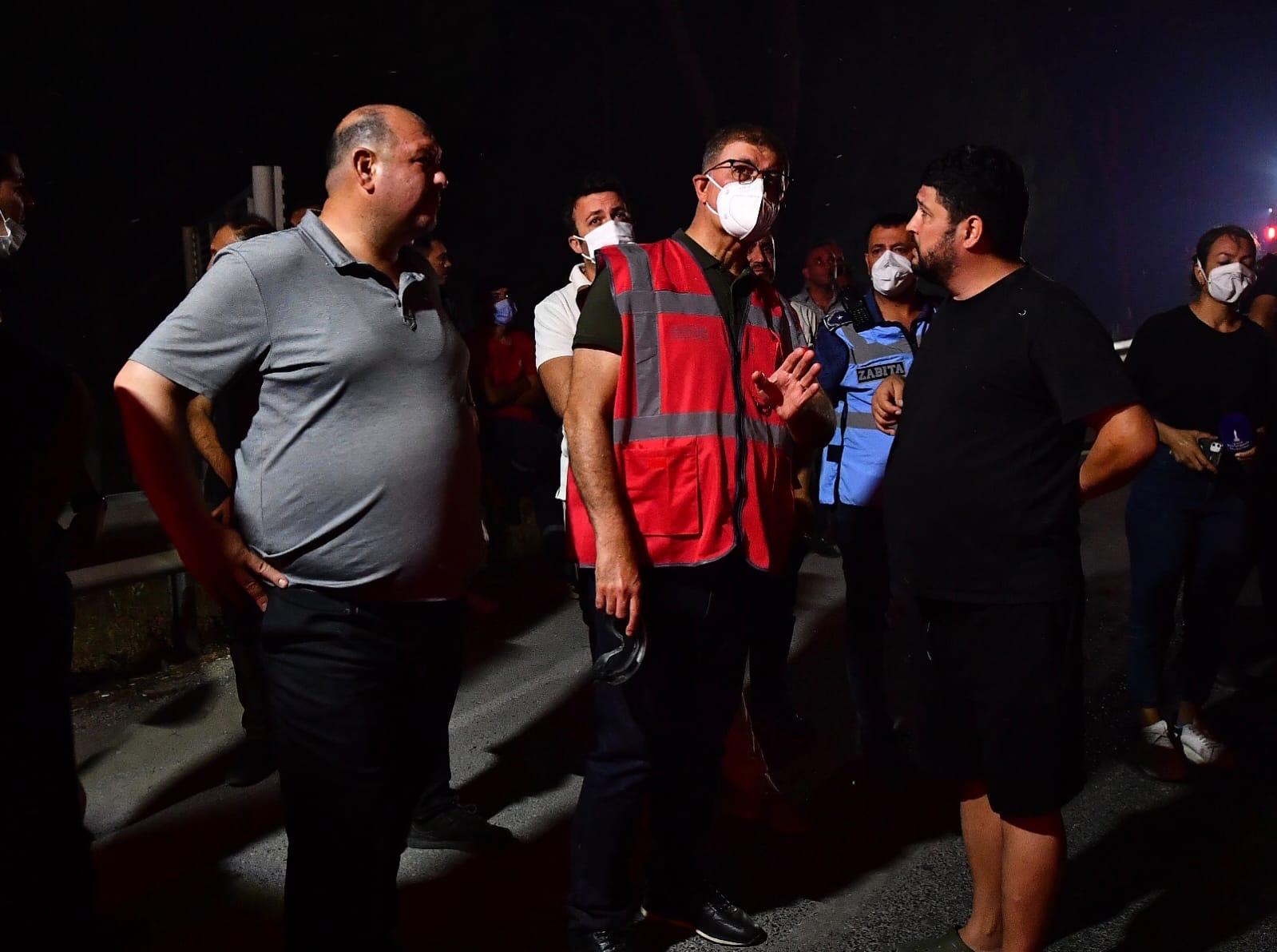 İzmir'in dört bir yanı alevlere teslim