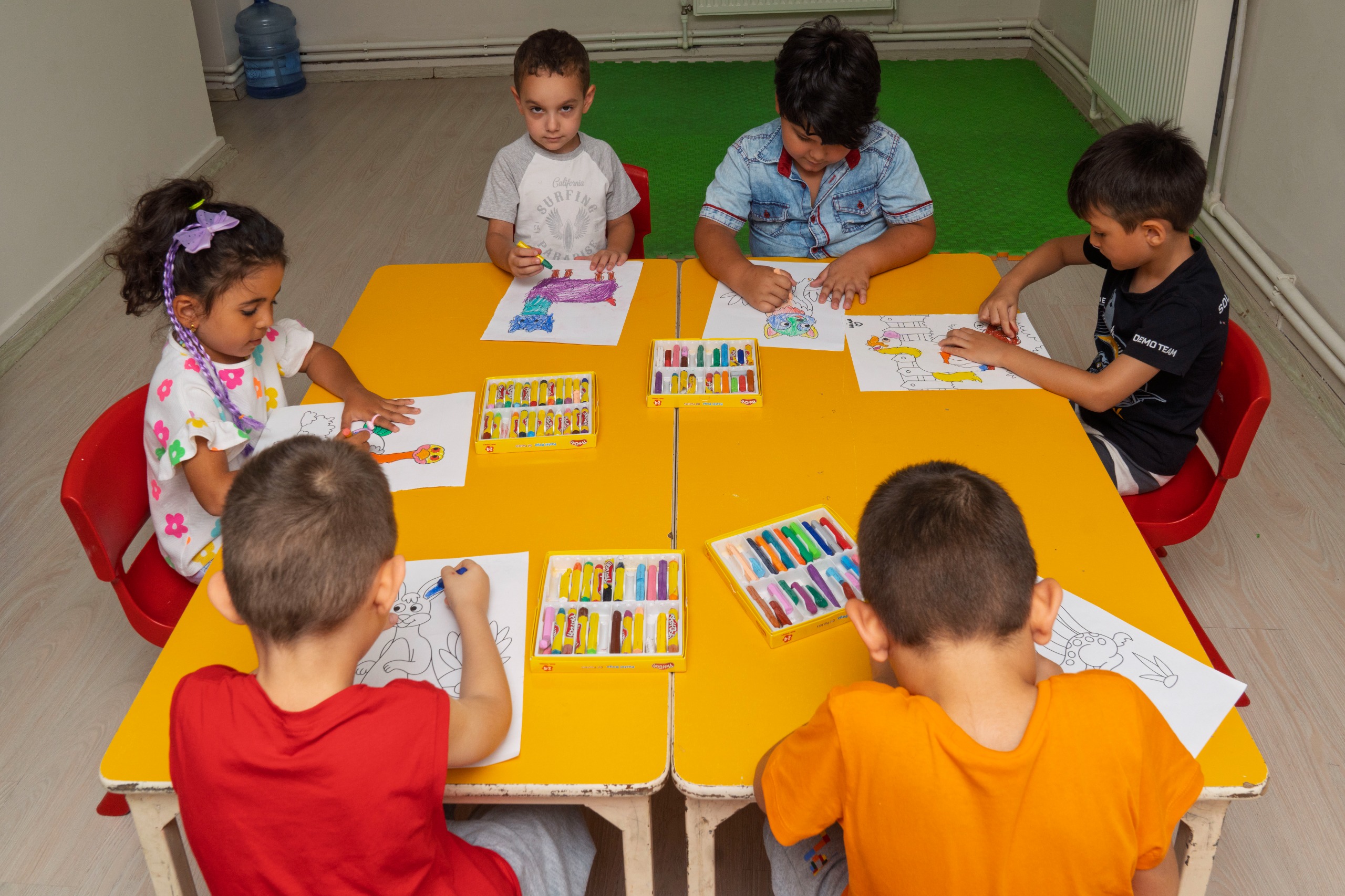 Yuvamız İzmir’de yeni dönem başladı 4 bin TL ebeveynleri mutlu etti