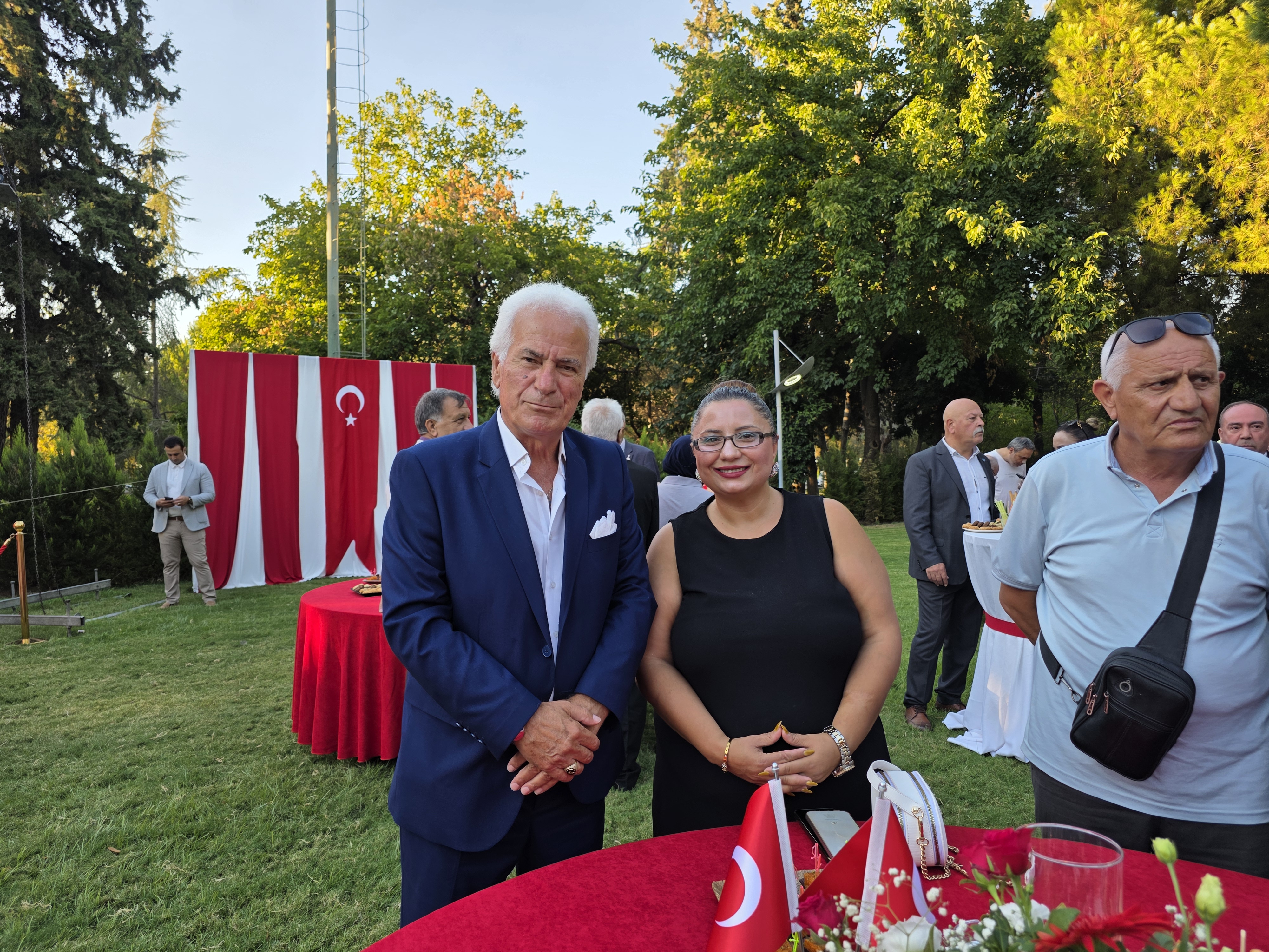 CUMHURİYETİMİZE SAHİBİZ, DÜŞMANA GEÇiT VERMEYiZ!