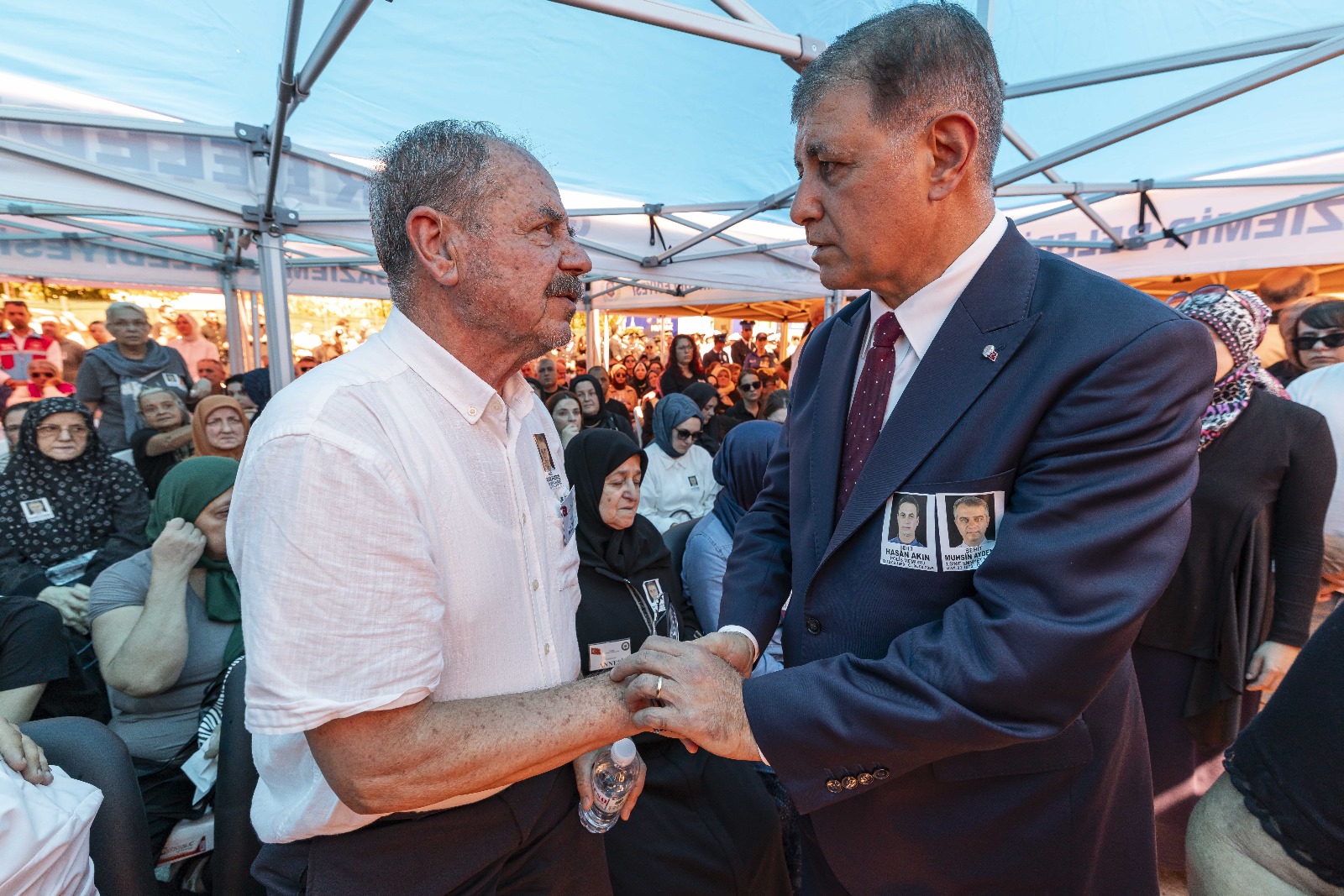 İzmir'deki polis merkezinde şehit olan polisler son yolculuğa uğurlandı