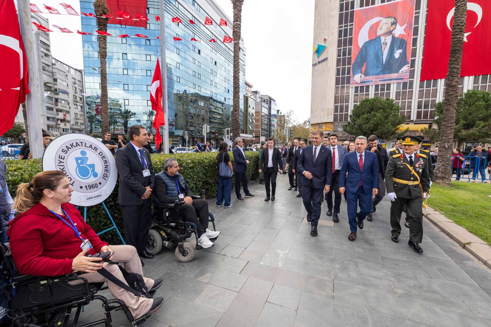 İzmir’de Cumhuriyet Bayramı kutlamaları başladı