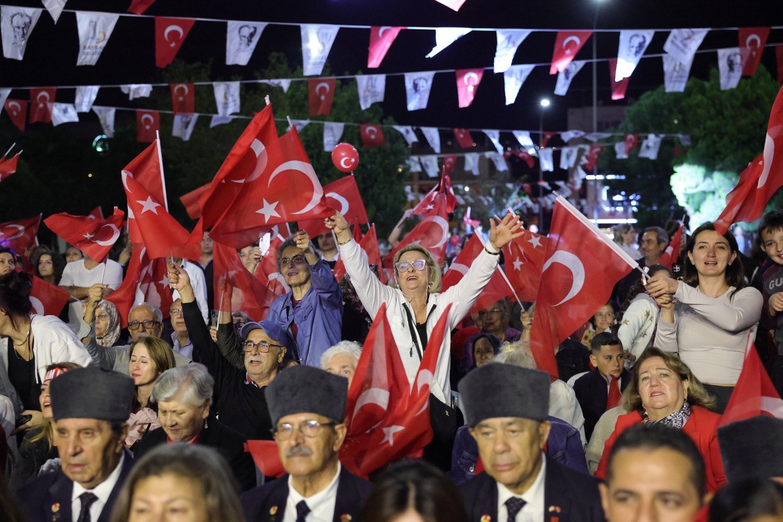 Cumhuriyet'in 102. Yılı Bayraklı'da Coşkuyla Kutlandı