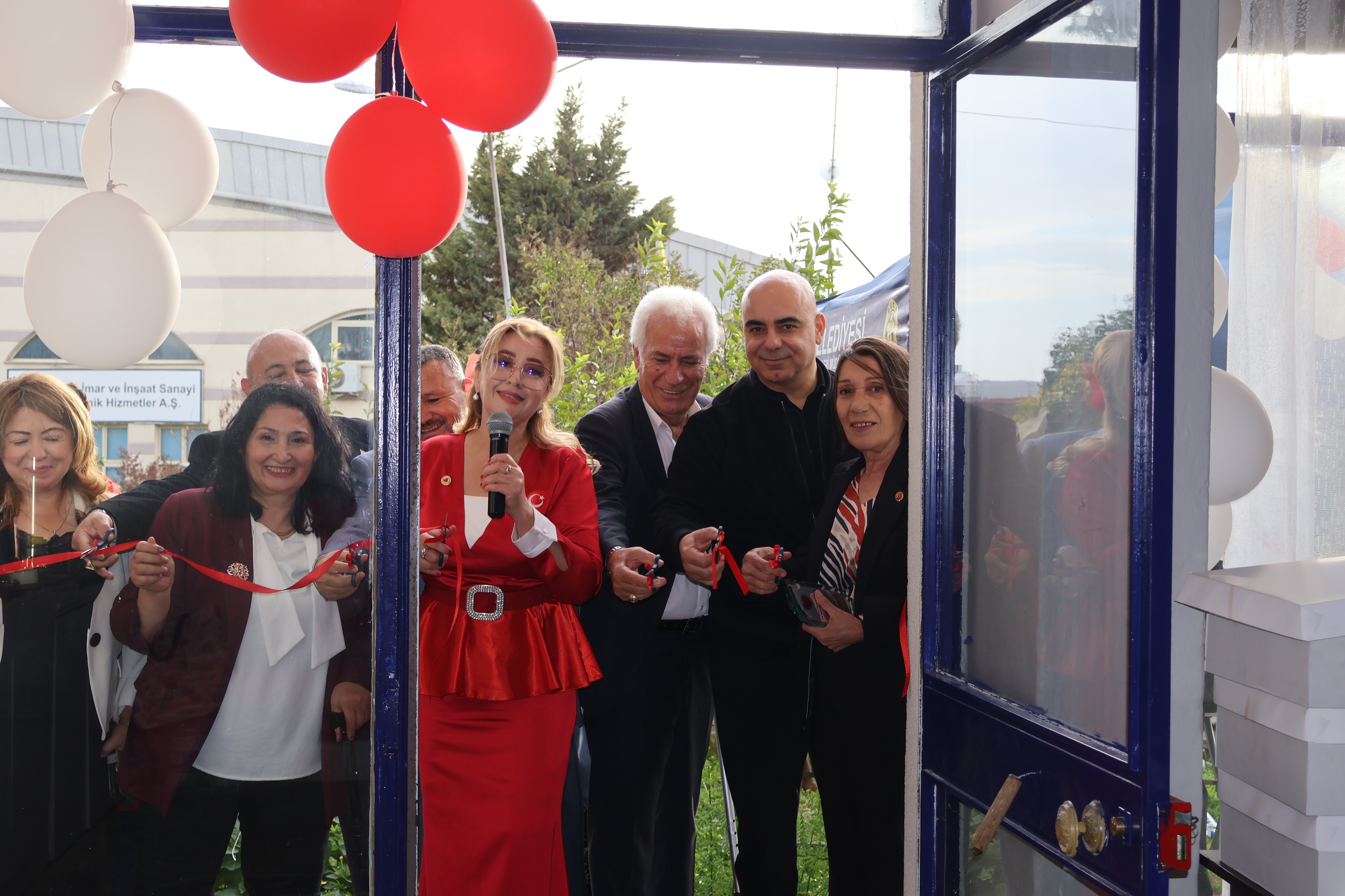 İZMİR'DE ENGELLİLER İÇİN UMUT KAPISI AÇILDI: "GERÇEK ENGEL, ZİHİNLERDEKİ AYRIMCILIKTIR"