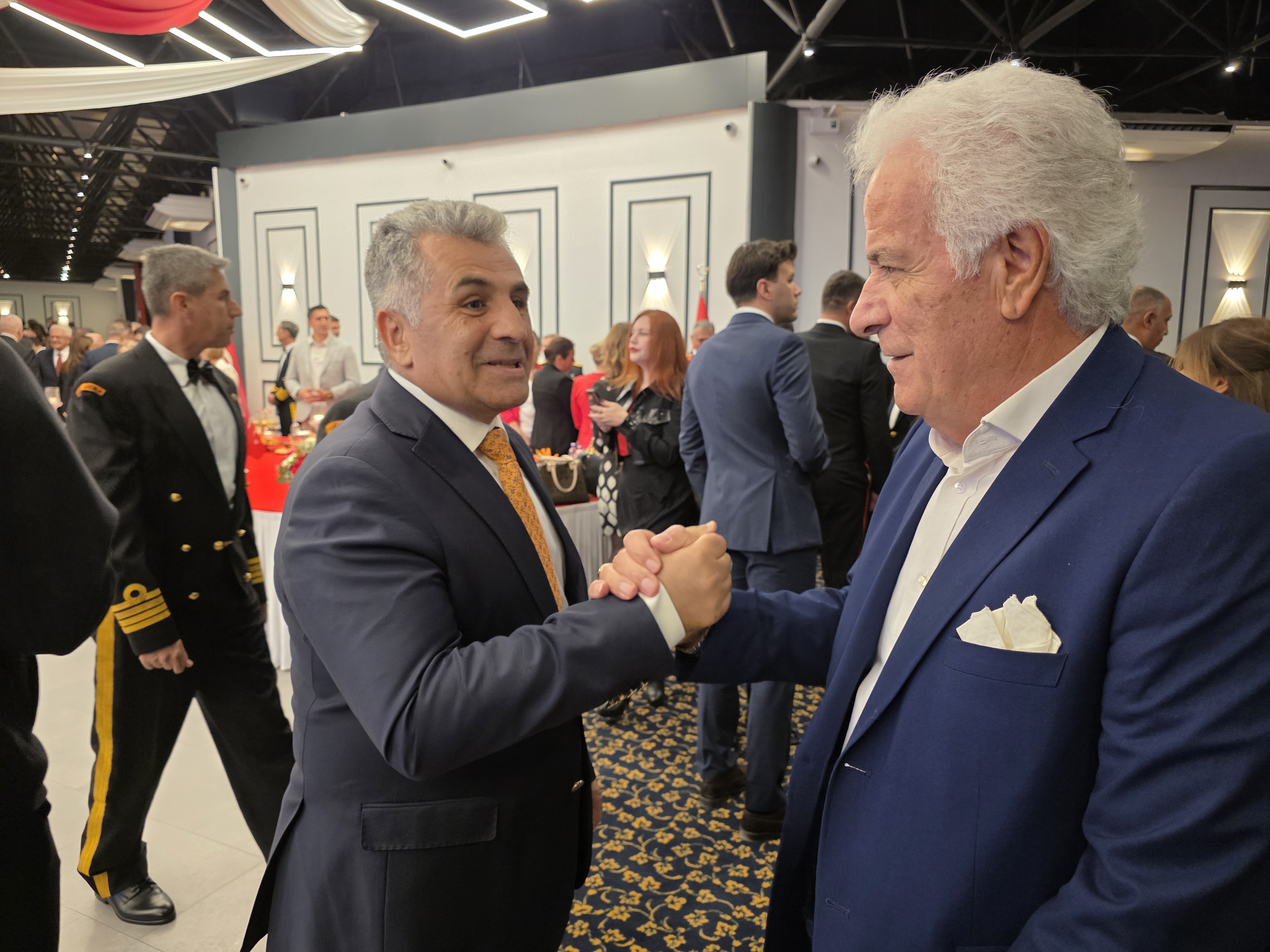 İZMİR'DE 29 EKİM RESEPSİYONU COŞKUYLA GERÇEKLEŞTİ: CUMHURİYET'İN 102. YILI TÖRENLE KUTLANDI