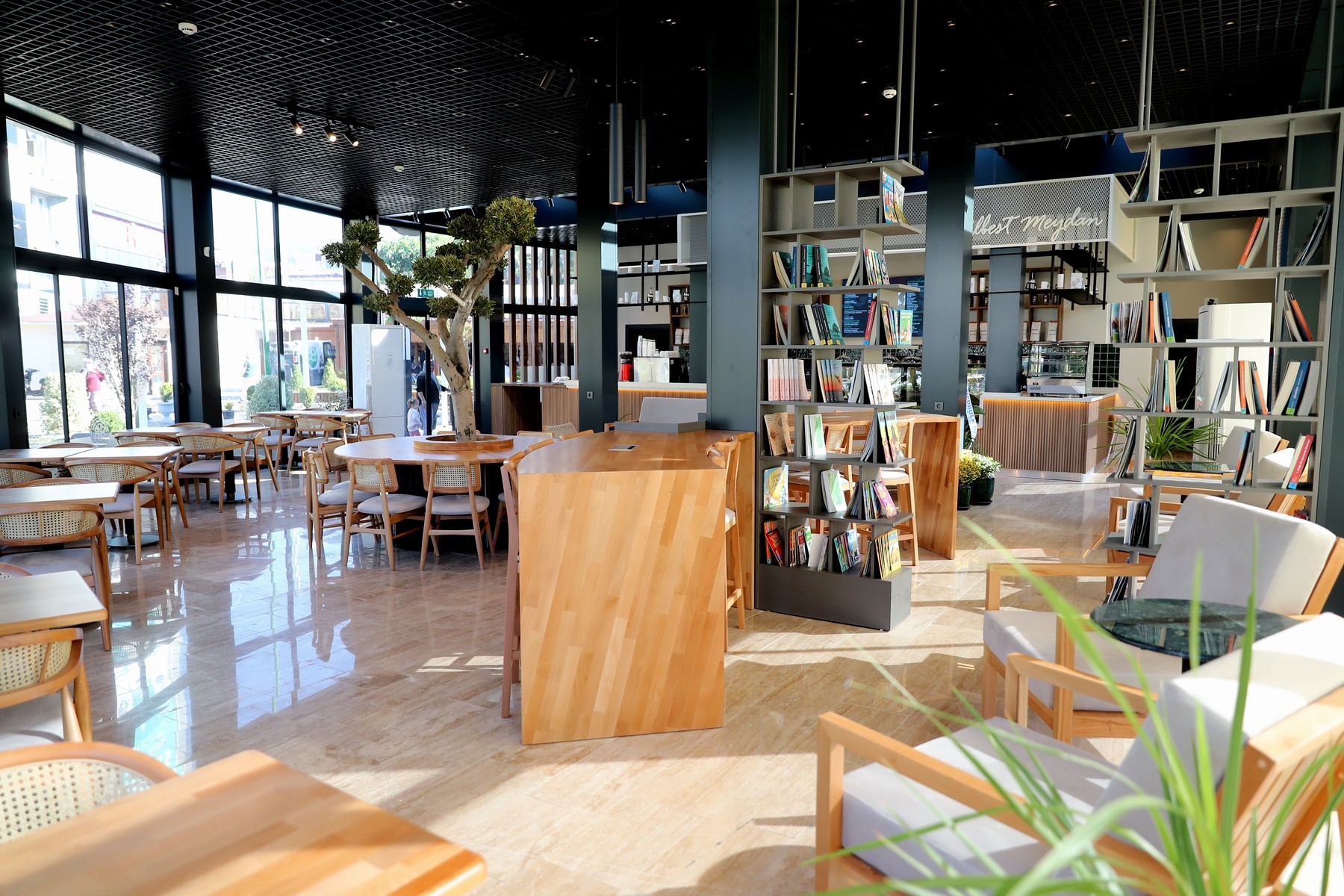 ALBEST Meydan Kafe, Bir Ayda 37 Bin Ziyaretçi Ağırladı