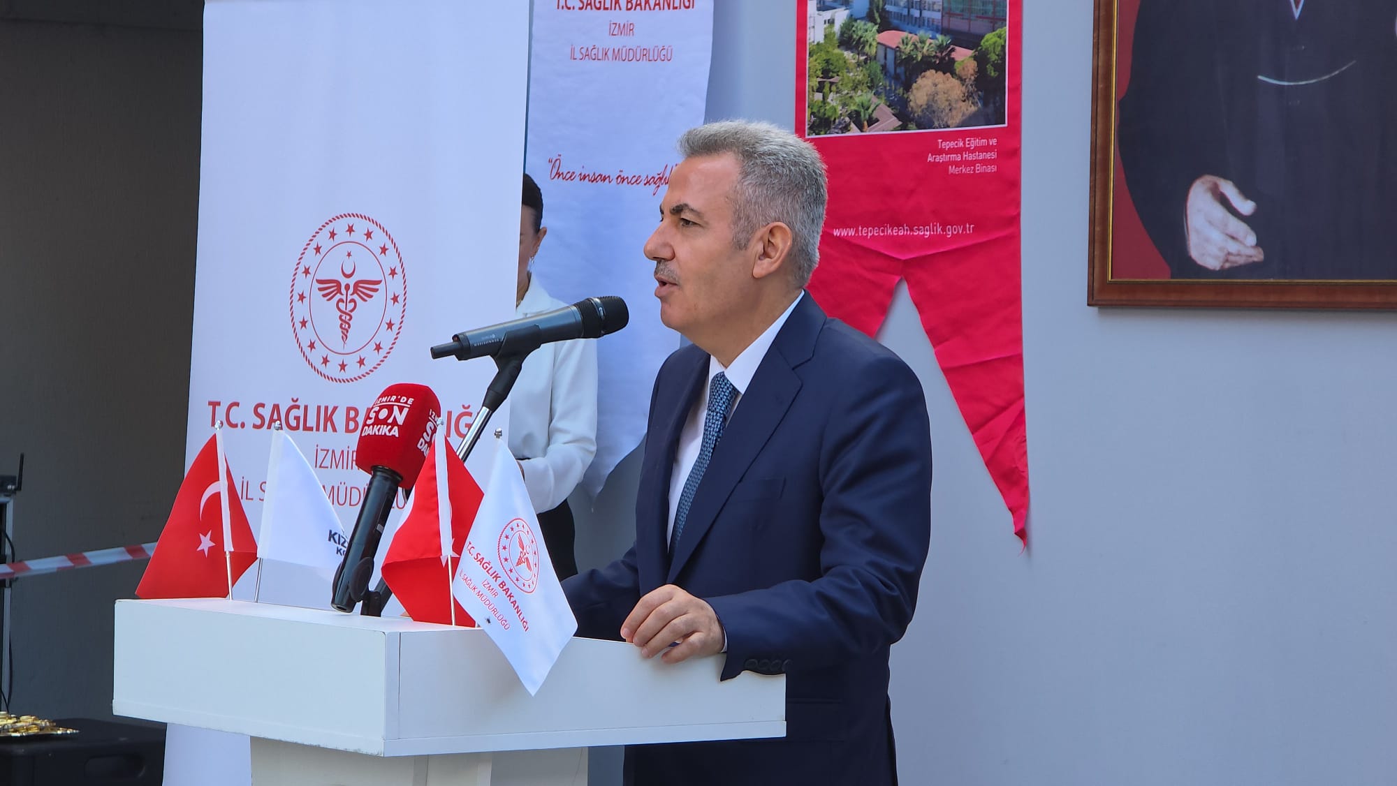 İzmir'de iyilik büyüyor: Kızılay Sosyal Butik kapılarını açtı