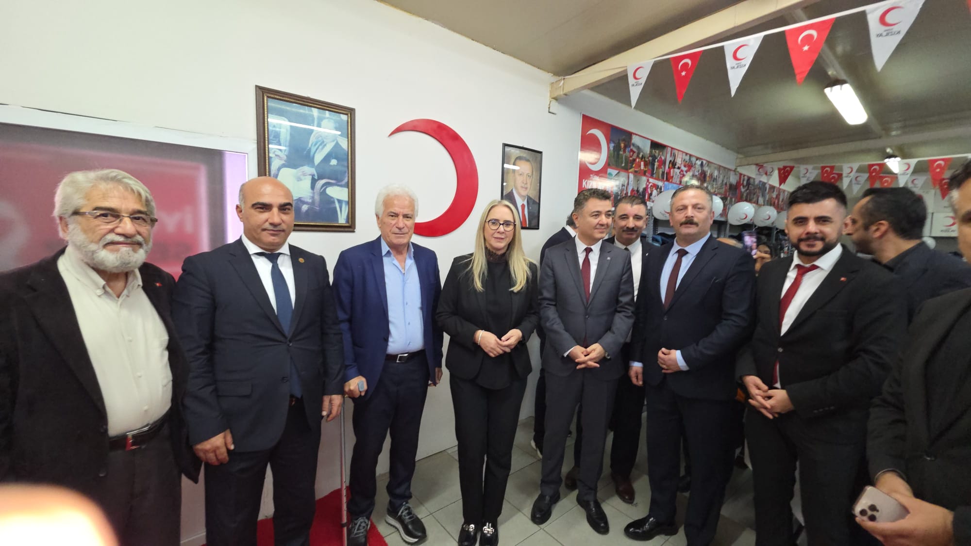 İzmir'de iyilik büyüyor: Kızılay Sosyal Butik kapılarını açtı