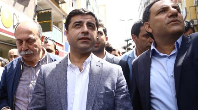 Demirtaş için 'Türkiye seninle gurur duyuyor' sloganı