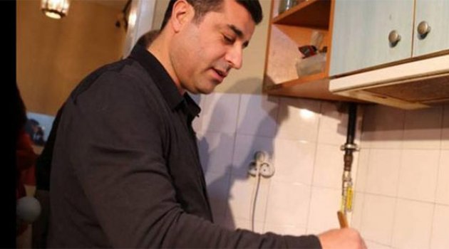 Demirtaş Öğrenci Evinde Mutfağa Girip Menemen Yaptı
