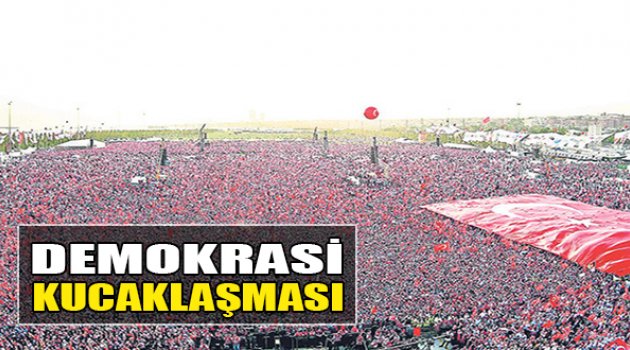 Demokrasi Kucaklaşması