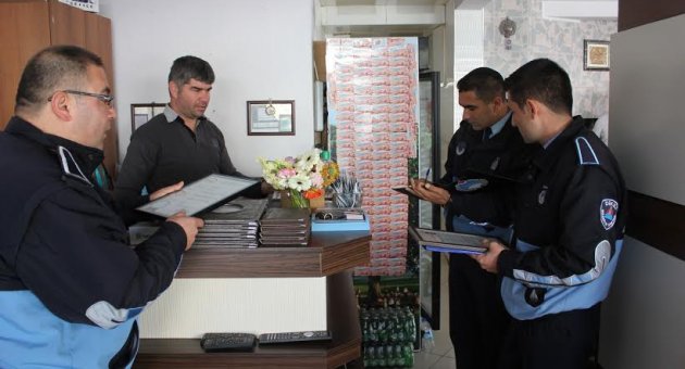 Dikili’de zabıta ceza değil ödül dağıttı