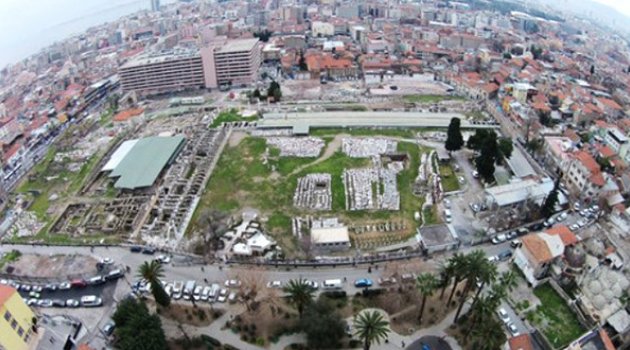 Efes ve Bergama Tamam, Sıra İzmir'de