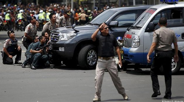 Endonezya&#039;nın Başkenti Cakarta&#039;da Terör: En az 6 ölü