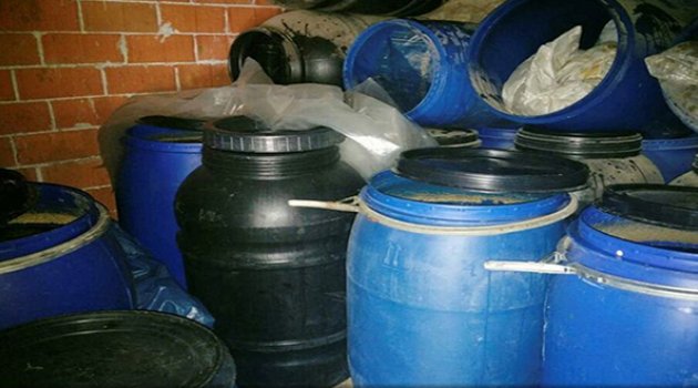 Evde Kaçak Şarap Üretip Piyasaya Sürüyorlardı